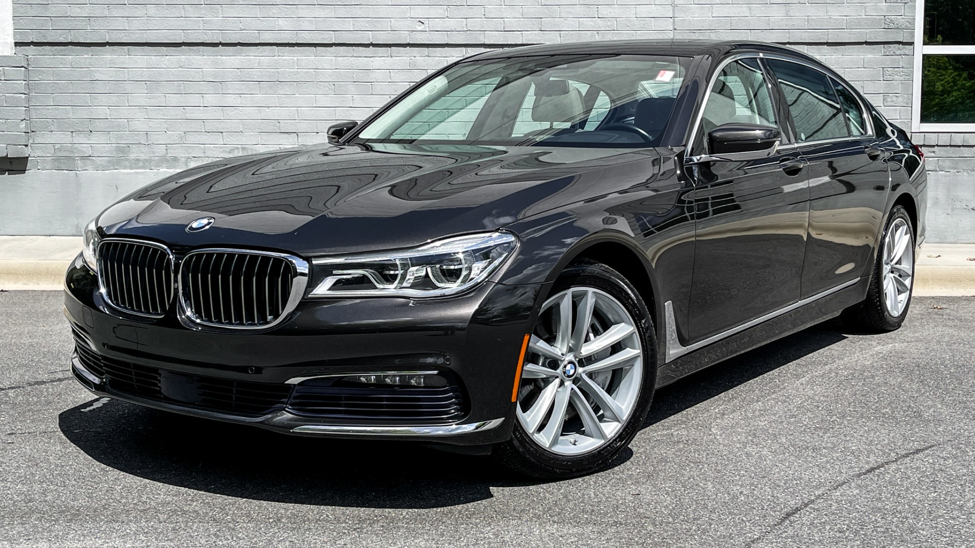 Used 2016 BMW 7 Series 750i xDrive / LUXURY SEATING / DRIVER ASSIST / EXECUTIVE 2 PACKAGE for sale Sold at Formula Imports in Charlotte NC 28227 1
