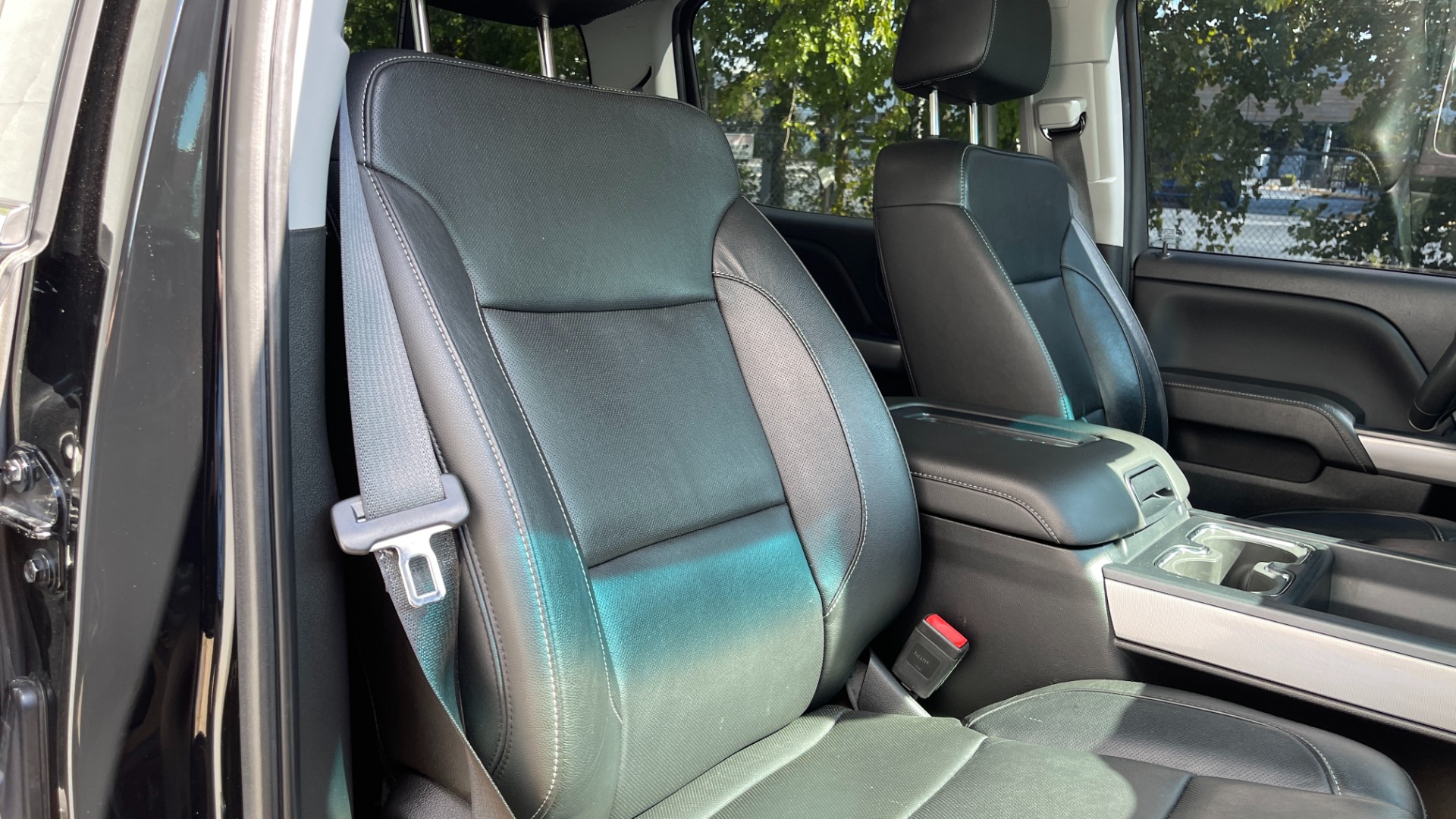 Used 2018 Chevrolet Silverado 2500HD LTZ / 4X4 / CREW CAB / COGNITO LIFT / FOX SHOCKS / LEATHER for sale Sold at Formula Imports in Charlotte NC 28227 10