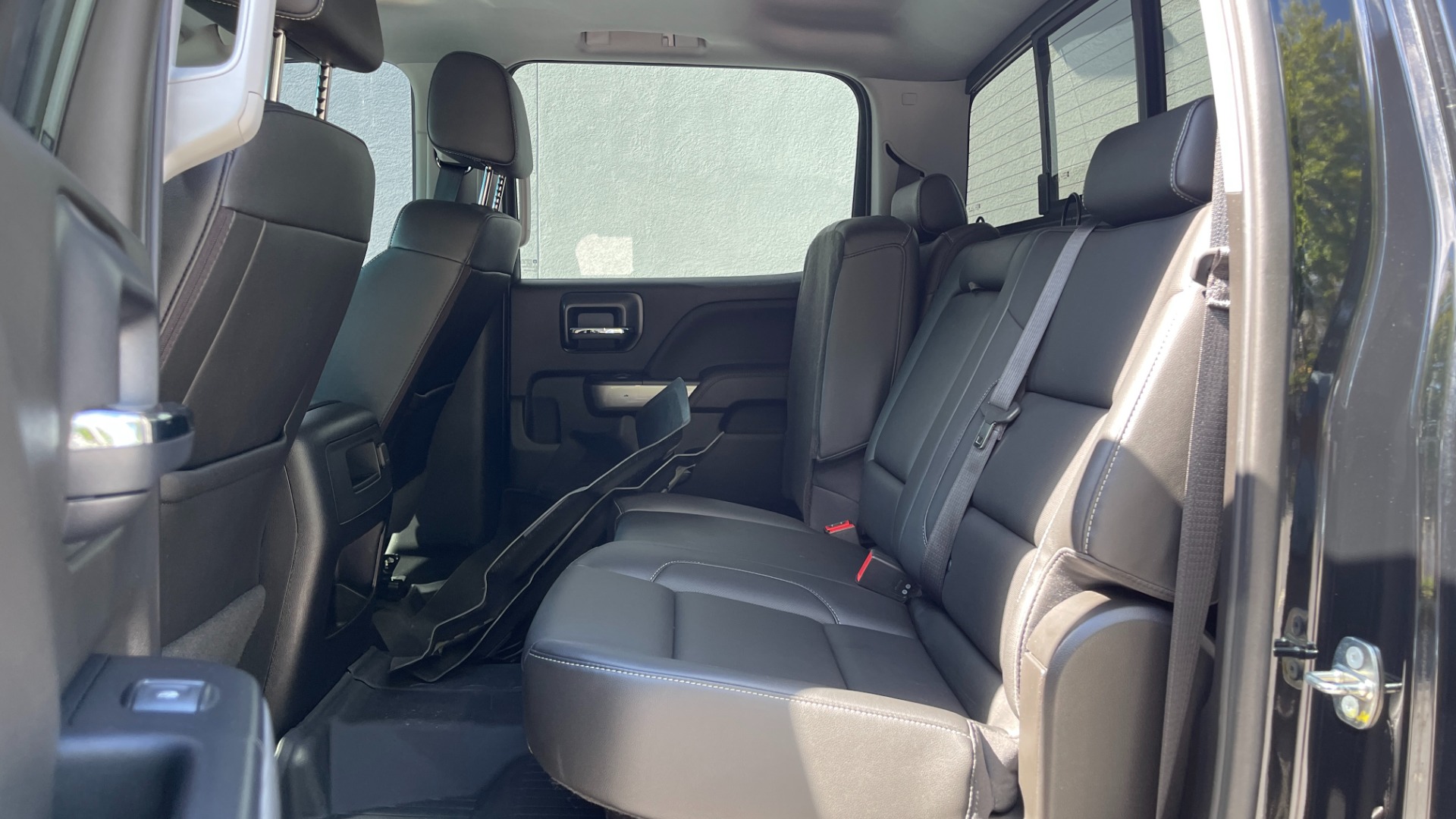 Used 2018 Chevrolet Silverado 2500HD LTZ / 4X4 / CREW CAB / COGNITO LIFT / FOX SHOCKS / LEATHER for sale Sold at Formula Imports in Charlotte NC 28227 12