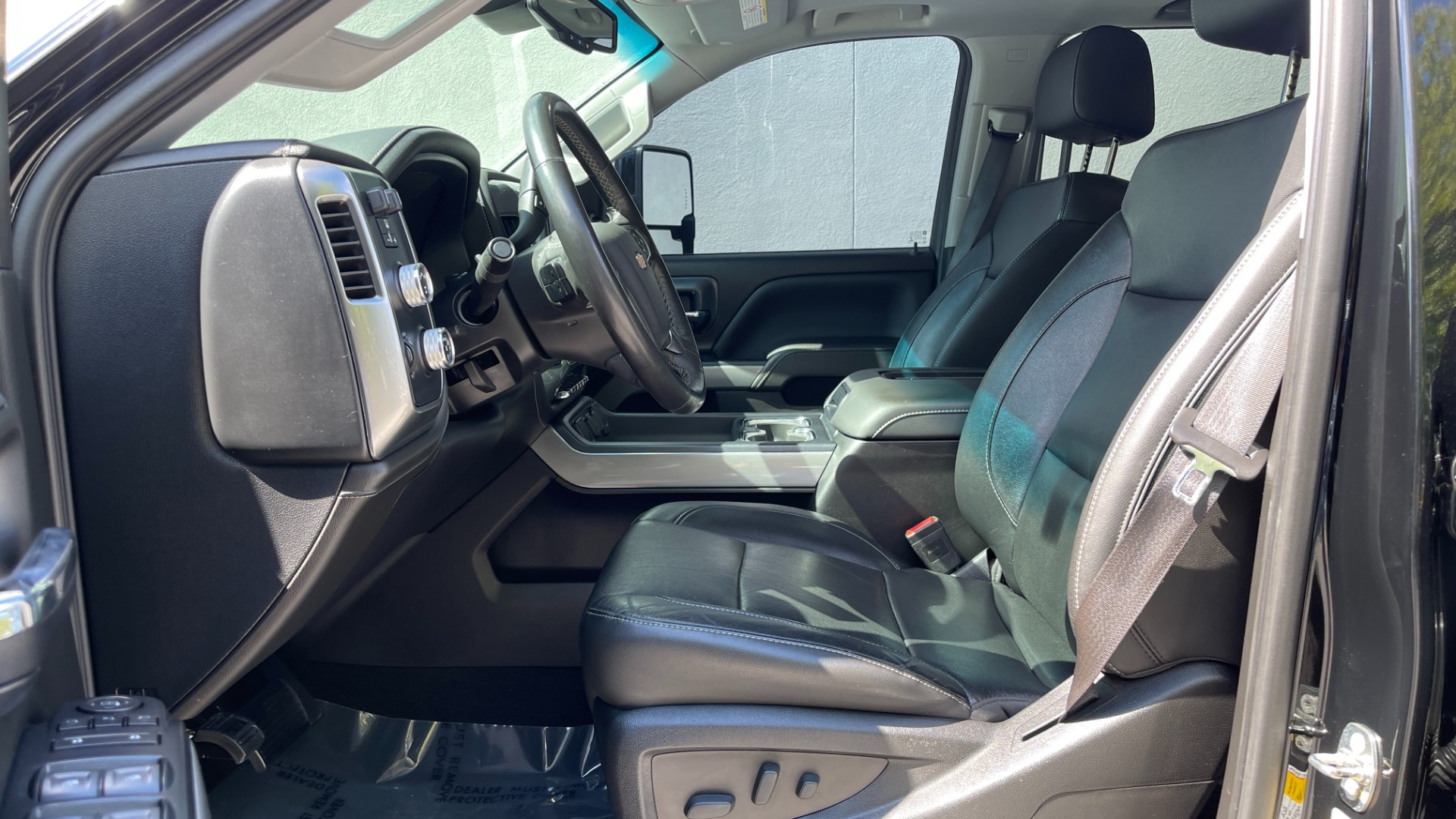 Used 2018 Chevrolet Silverado 2500HD LTZ / 4X4 / CREW CAB / COGNITO LIFT / FOX SHOCKS / LEATHER for sale Sold at Formula Imports in Charlotte NC 28227 18