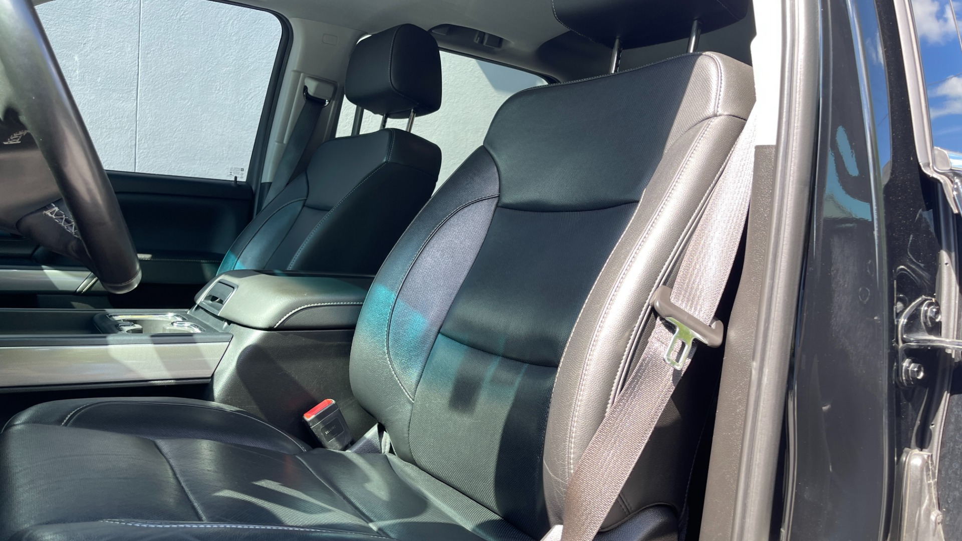 Used 2018 Chevrolet Silverado 2500HD LTZ / 4X4 / CREW CAB / COGNITO LIFT / FOX SHOCKS / LEATHER for sale Sold at Formula Imports in Charlotte NC 28227 19