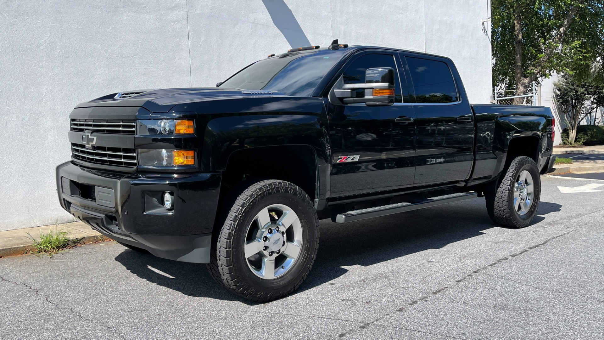 Used 2018 Chevrolet Silverado 2500HD LTZ / 4X4 / CREW CAB / COGNITO LIFT / FOX SHOCKS / LEATHER for sale Sold at Formula Imports in Charlotte NC 28227 2