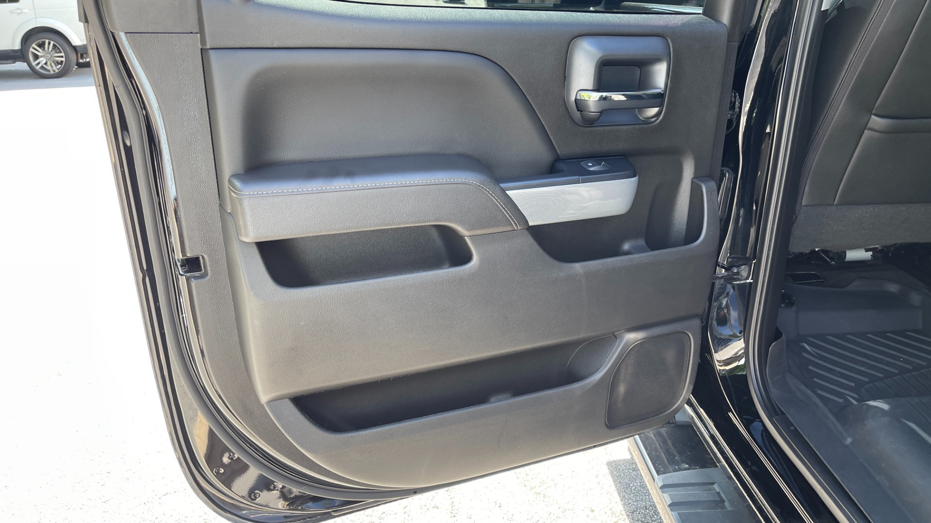 Used 2018 Chevrolet Silverado 2500HD LTZ / 4X4 / CREW CAB / COGNITO LIFT / FOX SHOCKS / LEATHER for sale Sold at Formula Imports in Charlotte NC 28227 23