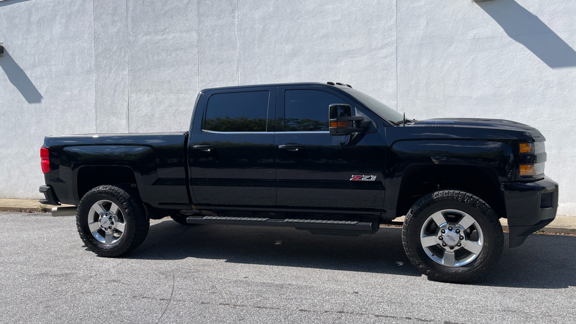 Used 2018 Chevrolet Silverado 2500HD LTZ / 4X4 / CREW CAB / COGNITO LIFT / FOX SHOCKS / LEATHER for sale Sold at Formula Imports in Charlotte NC 28227 3