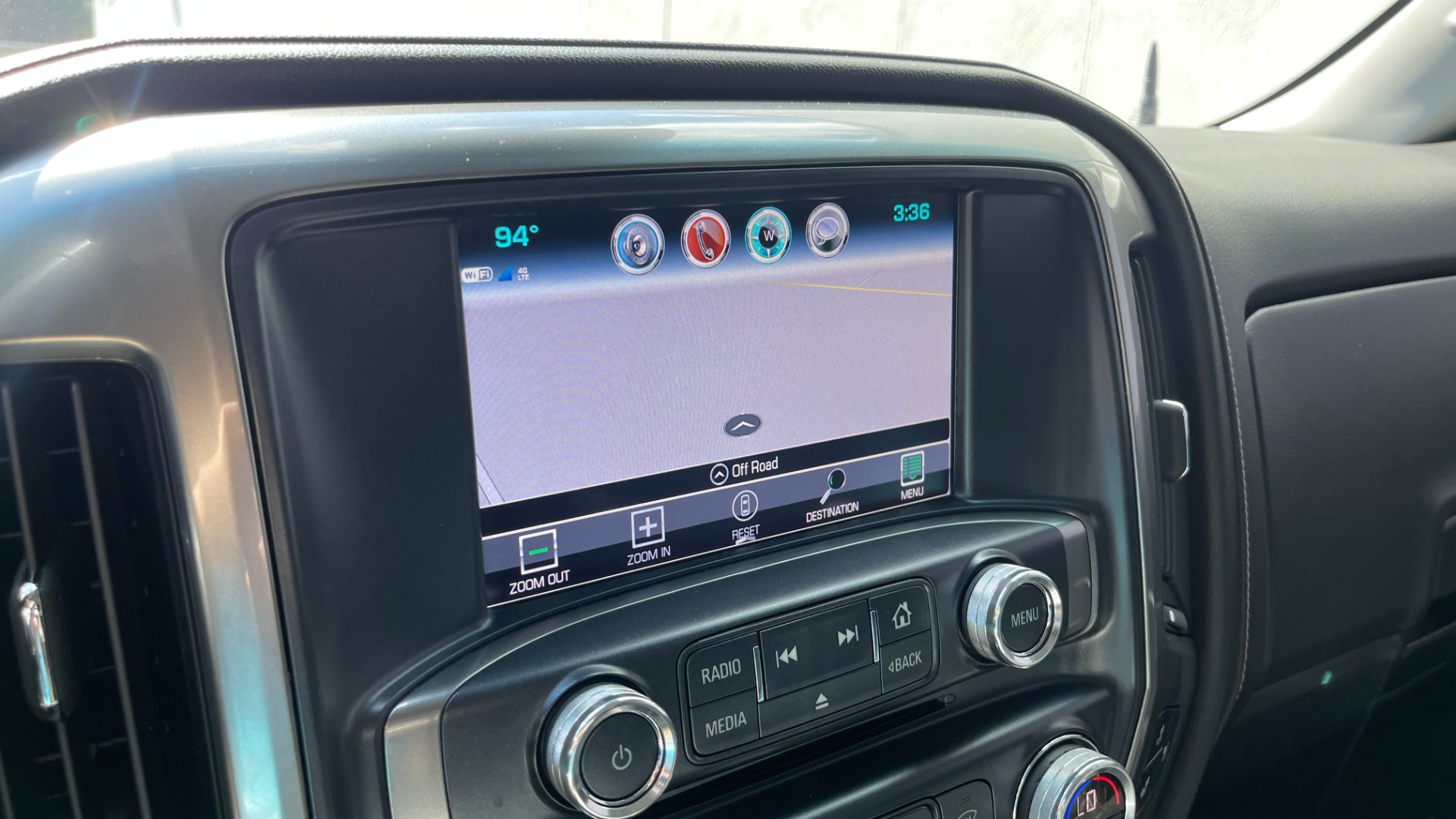Used 2018 Chevrolet Silverado 2500HD LTZ / 4X4 / CREW CAB / COGNITO LIFT / FOX SHOCKS / LEATHER for sale Sold at Formula Imports in Charlotte NC 28227 32