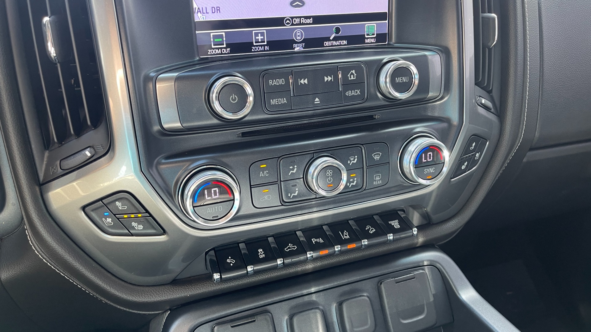 Used 2018 Chevrolet Silverado 2500HD LTZ / 4X4 / CREW CAB / COGNITO LIFT / FOX SHOCKS / LEATHER for sale Sold at Formula Imports in Charlotte NC 28227 34