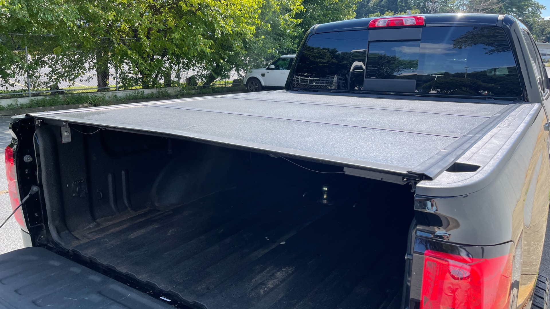 Used 2018 Chevrolet Silverado 2500HD LTZ / 4X4 / CREW CAB / COGNITO LIFT / FOX SHOCKS / LEATHER for sale Sold at Formula Imports in Charlotte NC 28227 40