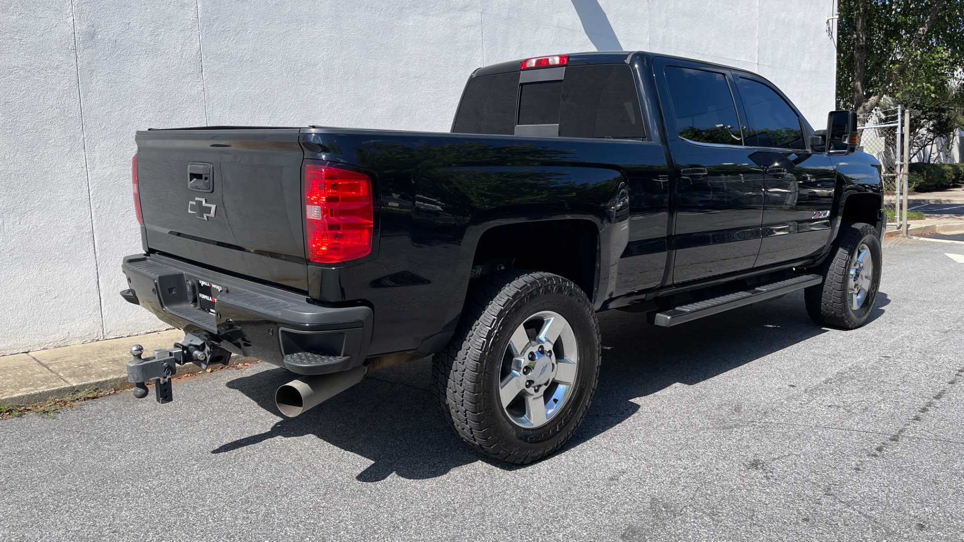 Used 2018 Chevrolet Silverado 2500HD LTZ / 4X4 / CREW CAB / COGNITO LIFT / FOX SHOCKS / LEATHER for sale Sold at Formula Imports in Charlotte NC 28227 5