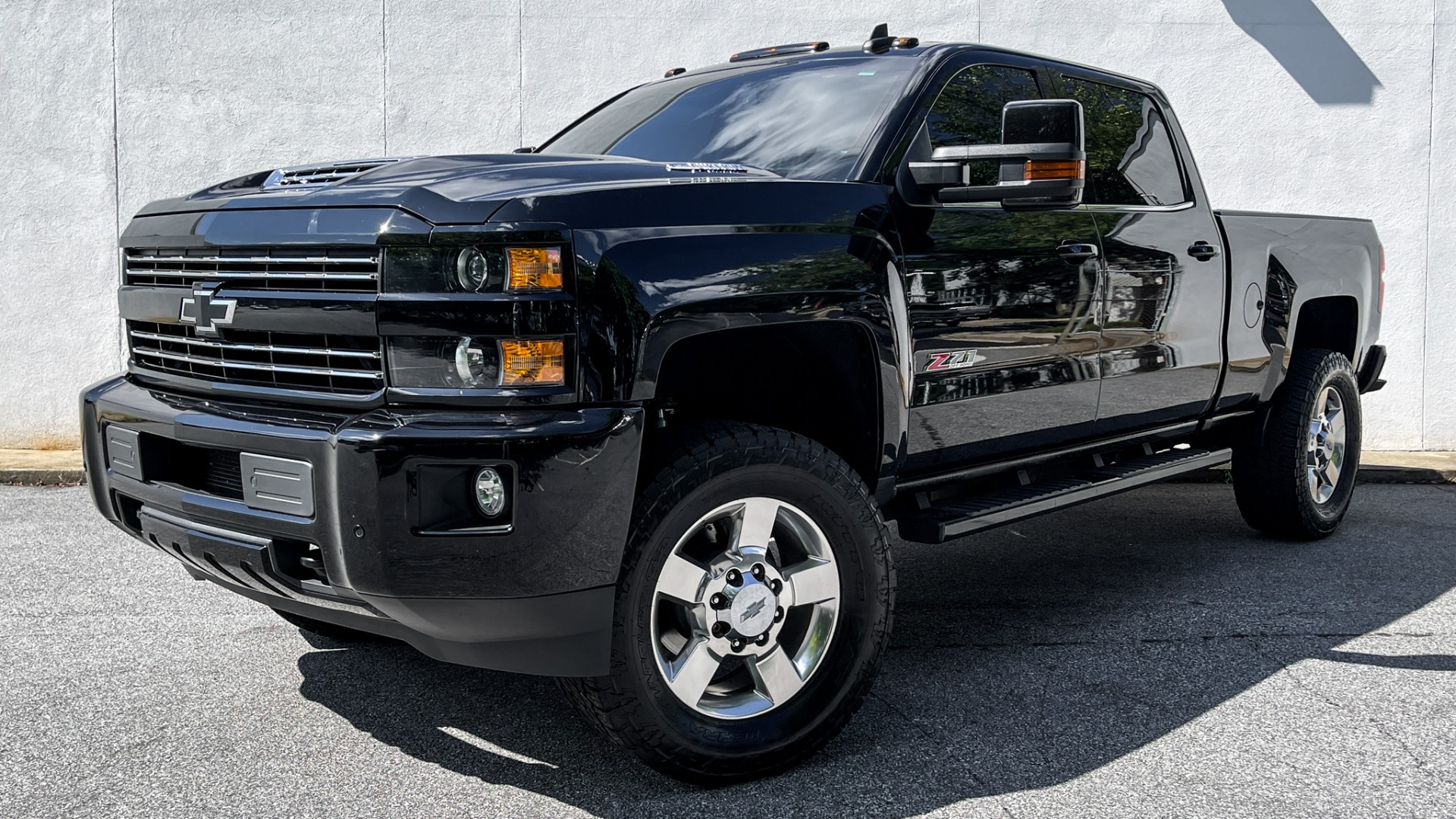 Used 2018 Chevrolet Silverado 2500HD LTZ / 4X4 / CREW CAB / COGNITO LIFT / FOX SHOCKS / LEATHER for sale Sold at Formula Imports in Charlotte NC 28227 1