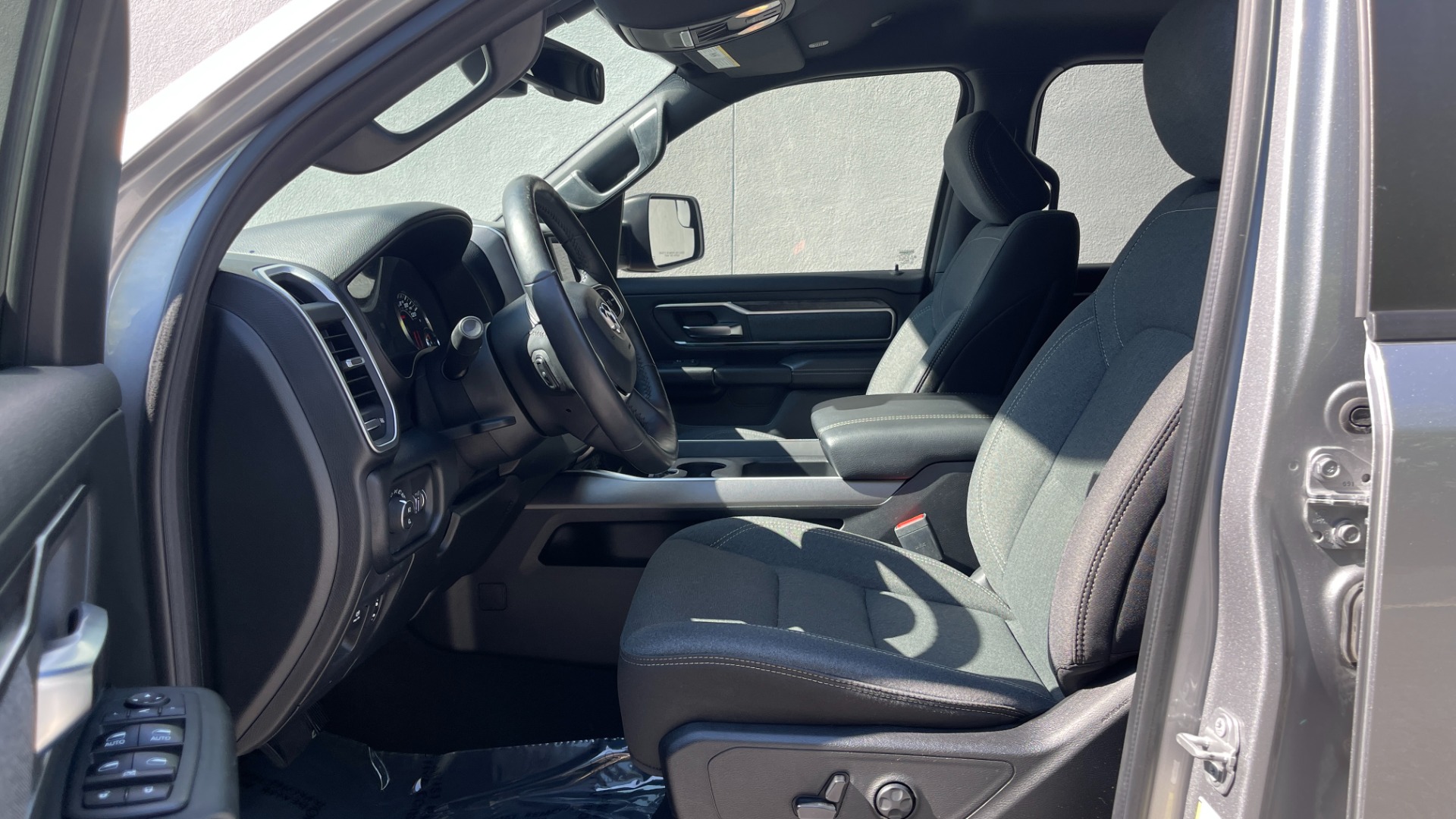 Used 2019 Ram 1500 Big Horn / 4X4 / DOUBLE CAB / 5.7L HEMI / LVL 2 EQUIPMENT / CLOTH for sale Sold at Formula Imports in Charlotte NC 28227 11