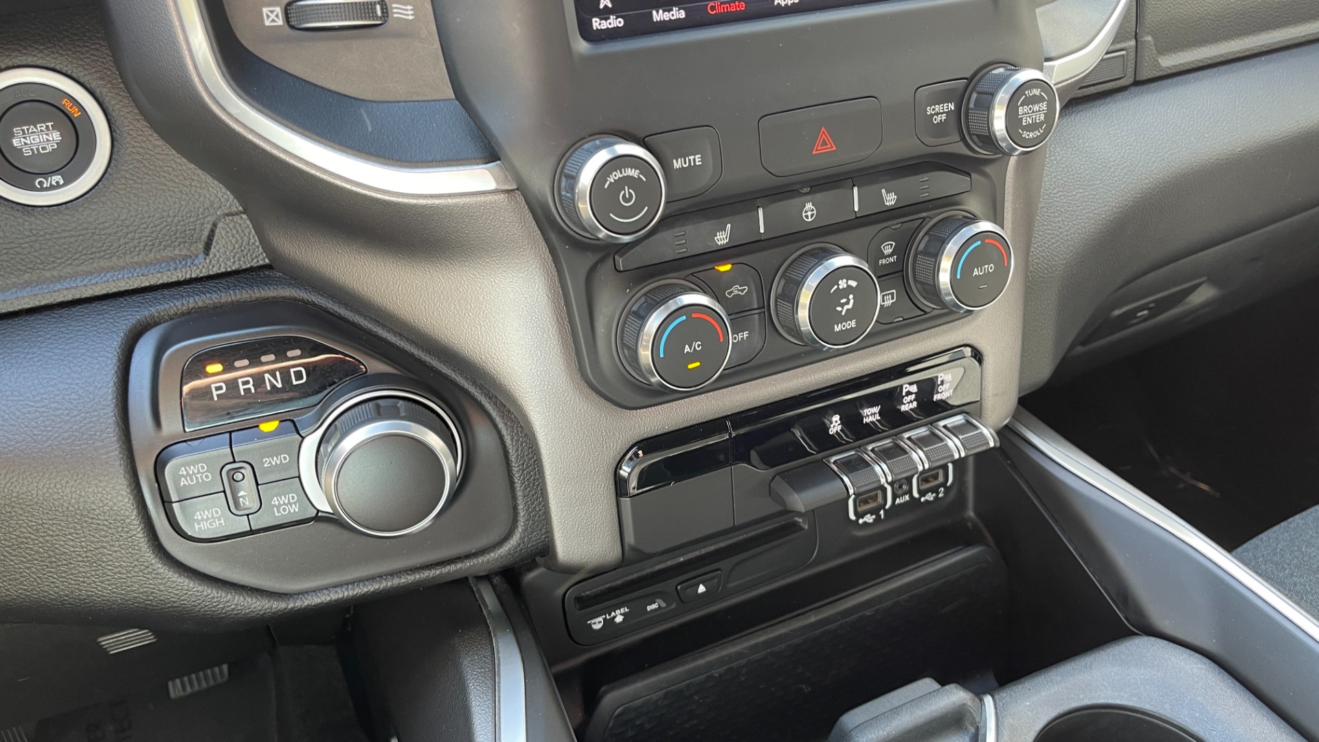 Used 2019 Ram 1500 Big Horn / 4X4 / DOUBLE CAB / 5.7L HEMI / LVL 2 EQUIPMENT / CLOTH for sale Sold at Formula Imports in Charlotte NC 28227 27