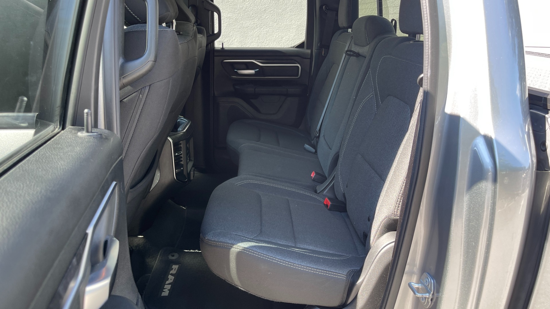 Used 2019 Ram 1500 Big Horn / 4X4 / DOUBLE CAB / 5.7L HEMI / LVL 2 EQUIPMENT / CLOTH for sale Sold at Formula Imports in Charlotte NC 28227 32