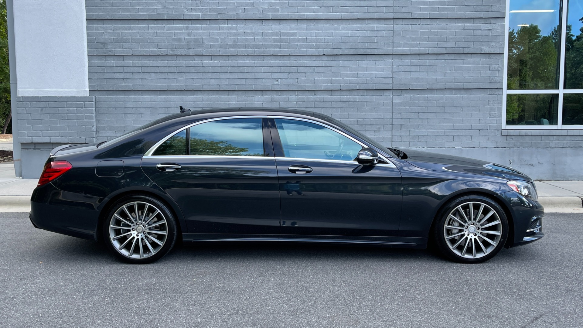 Used 2015 Mercedes-Benz S-Class S550 / REAR SEATING PACKAGE / PREMIUM / DRIVER ASSISTANCE for sale $39,995 at Formula Imports in Charlotte NC 28227 2