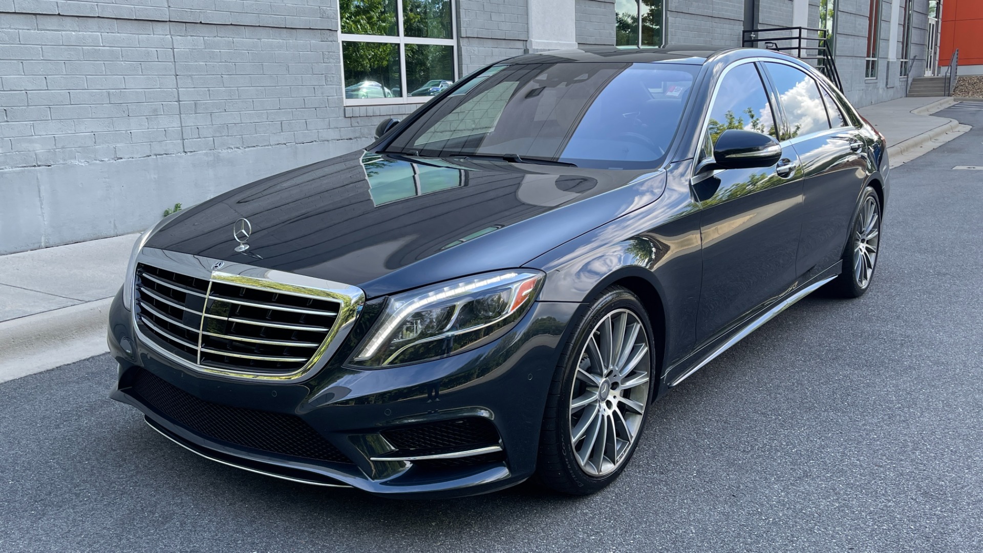 Used 2015 Mercedes-Benz S-Class S550 / REAR SEATING PACKAGE / PREMIUM / DRIVER ASSISTANCE for sale $39,995 at Formula Imports in Charlotte NC 28227 4