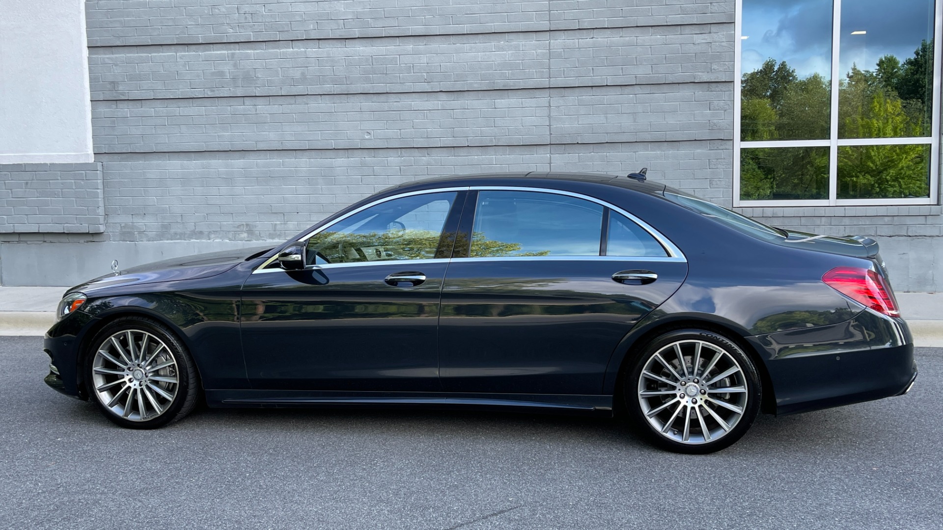 Used 2015 Mercedes-Benz S-Class S550 / REAR SEATING PACKAGE / PREMIUM / DRIVER ASSISTANCE for sale Sold at Formula Imports in Charlotte NC 28227 5