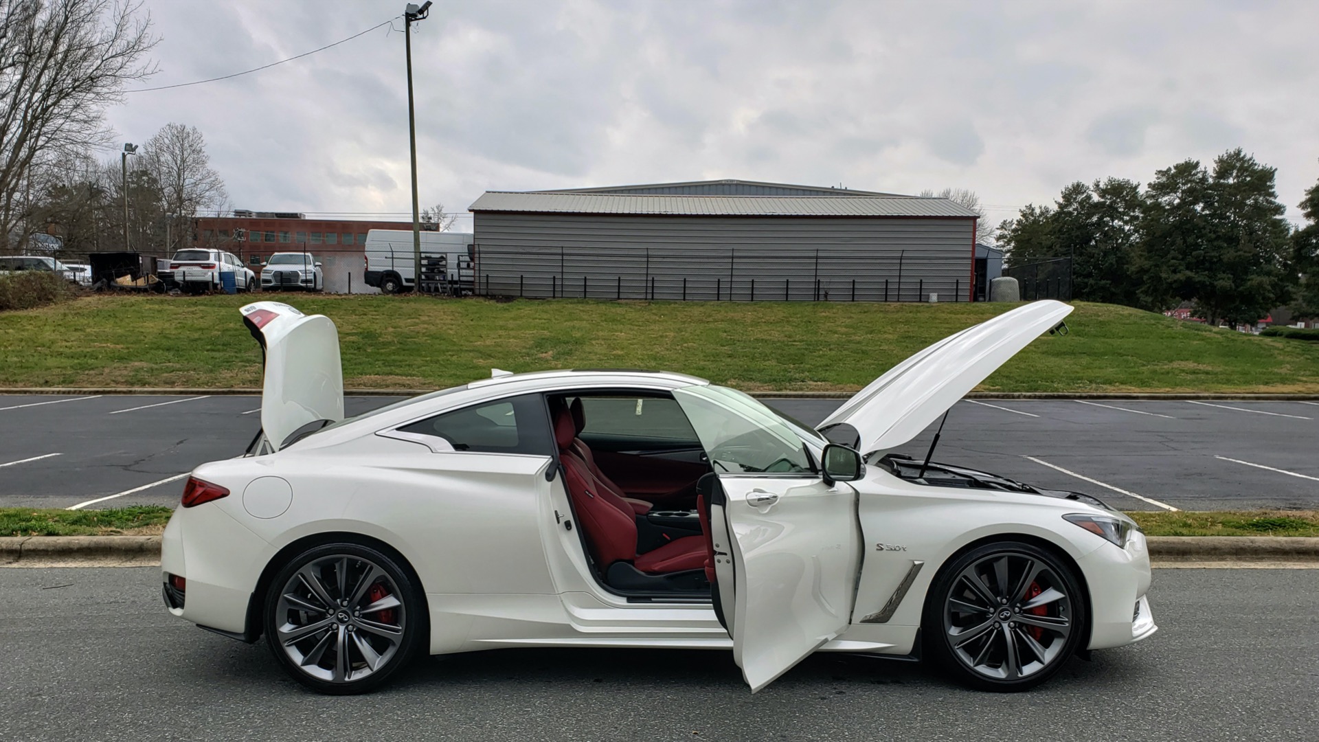 Used 2018 INFINITI Q60 RED SPORT 400 / SENSORY PKG / SUNROOF / NAV / REARVIEW for sale Sold at Formula Imports in Charlotte NC 28227 13