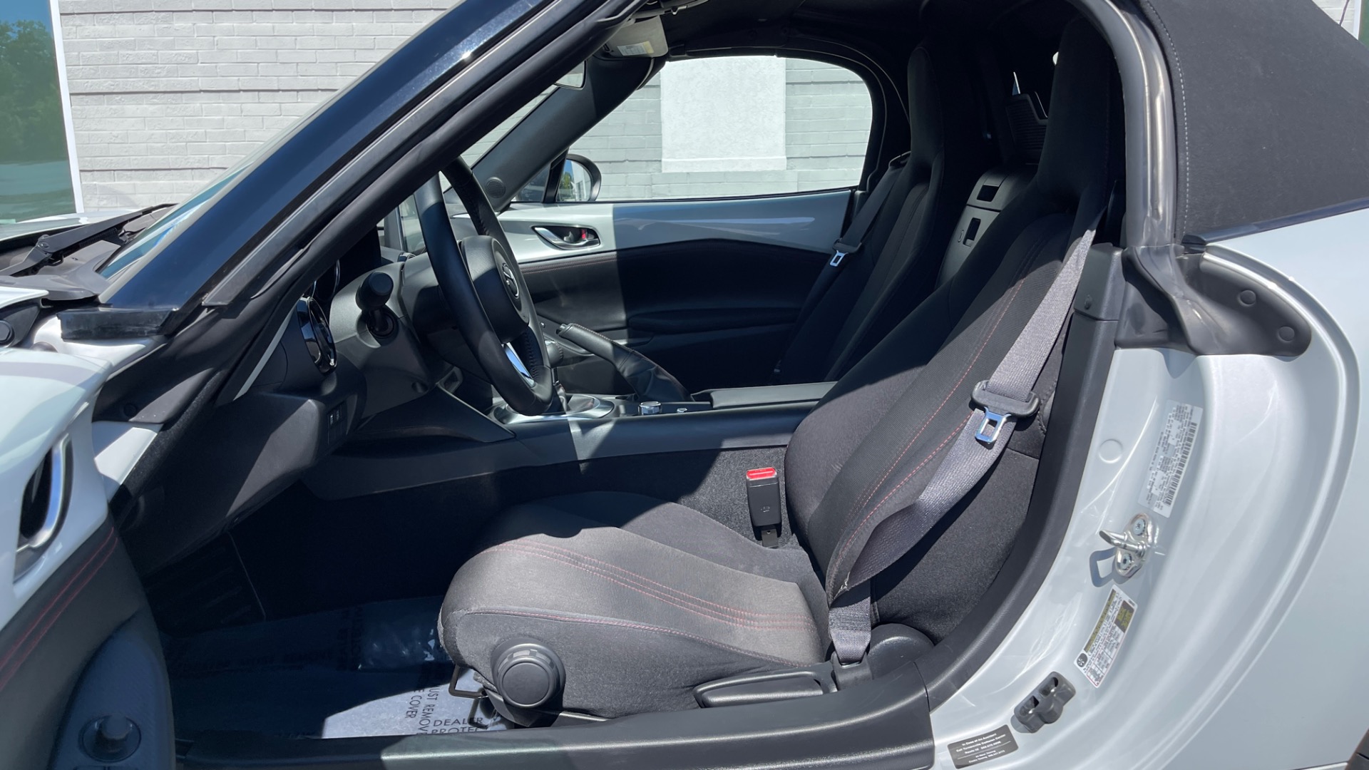 Used 2016 Mazda MX-5 Miata Club / 6SPD / SOFT TOP / 4CYL for sale Sold at Formula Imports in Charlotte NC 28227 11
