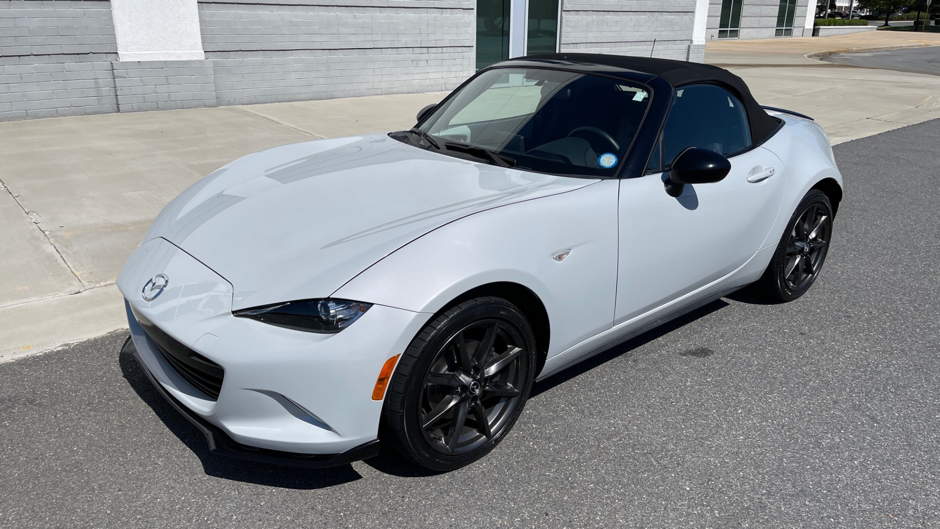 Used 2016 Mazda MX-5 Miata Club / 6SPD / SOFT TOP / 4CYL for sale Sold at Formula Imports in Charlotte NC 28227 2