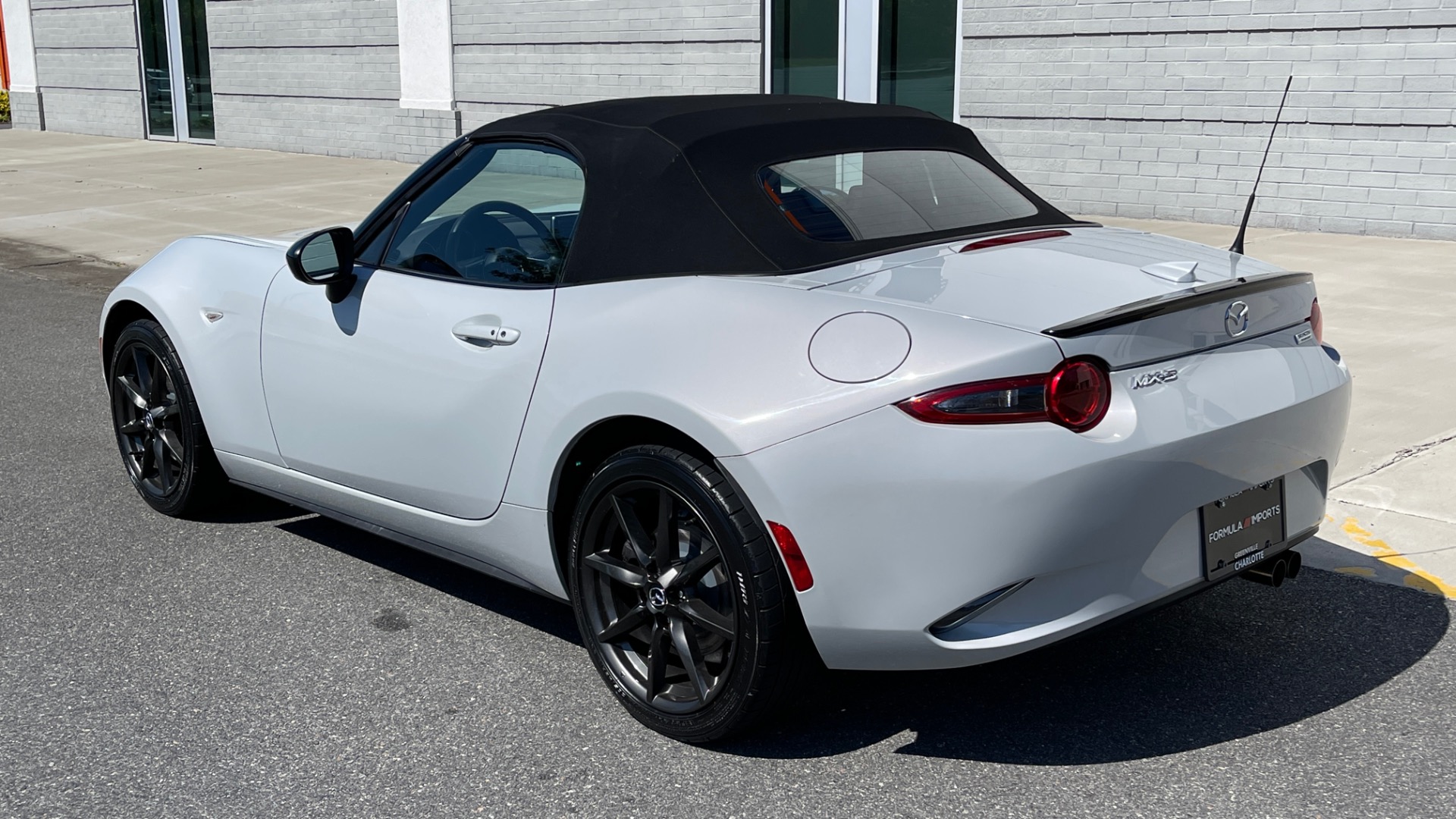 Used 2016 Mazda MX-5 Miata Club / 6SPD / SOFT TOP / 4CYL for sale Sold at Formula Imports in Charlotte NC 28227 3
