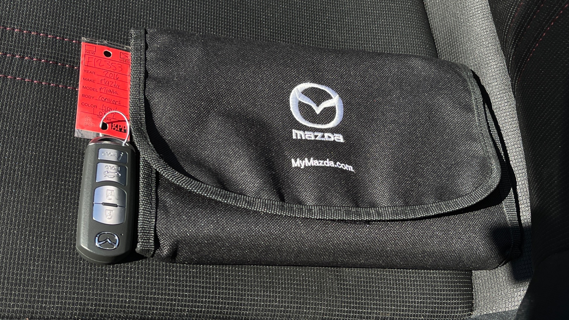 Used 2016 Mazda MX-5 Miata Club / 6SPD / SOFT TOP / 4CYL for sale Sold at Formula Imports in Charlotte NC 28227 42