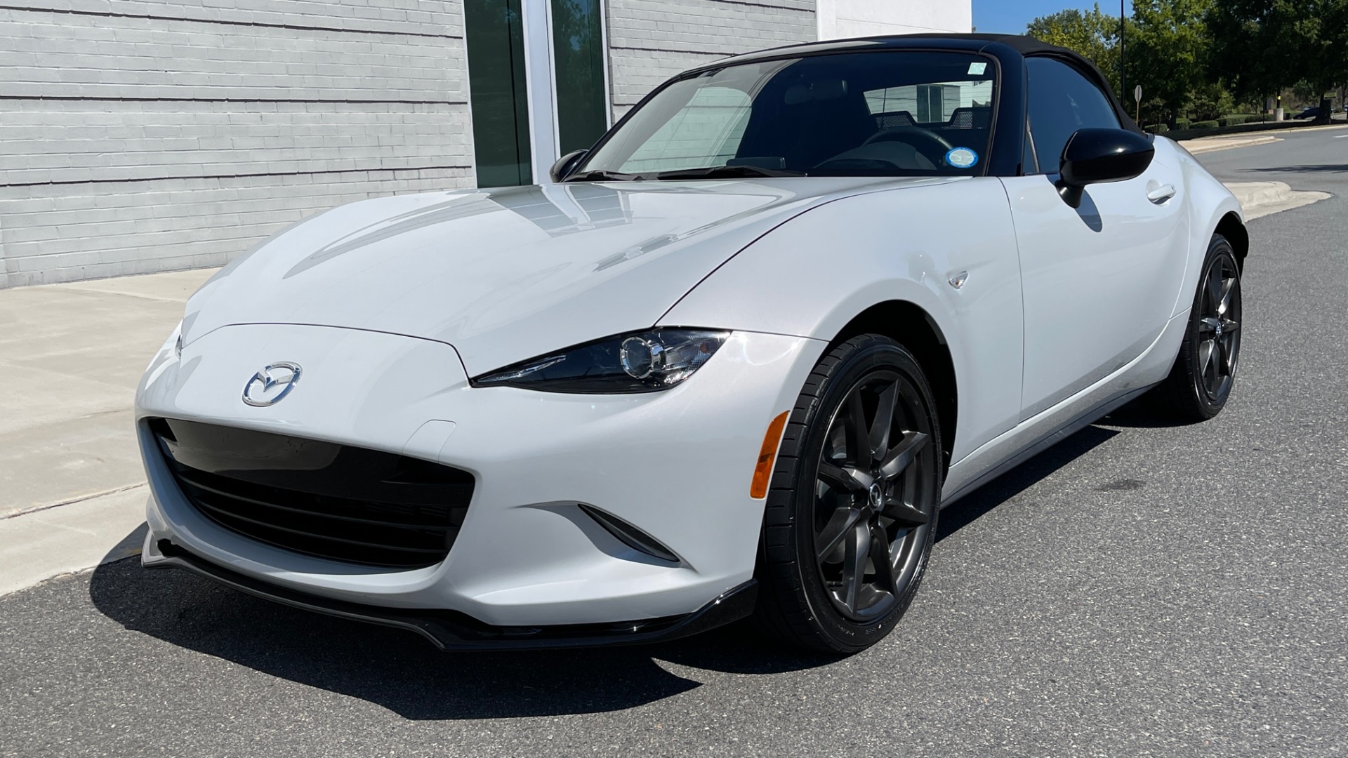 Used 2016 Mazda MX-5 Miata Club / 6SPD / SOFT TOP / 4CYL for sale Sold at Formula Imports in Charlotte NC 28227 5