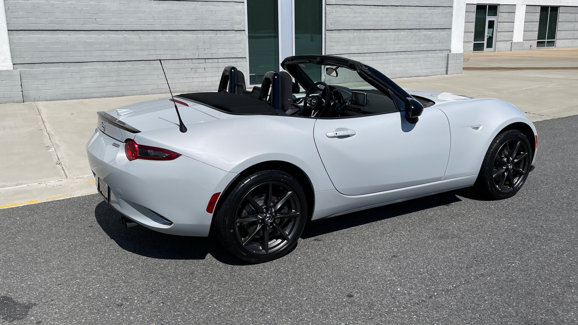 Used 2016 Mazda MX-5 Miata Club / 6SPD / SOFT TOP / 4CYL for sale Sold at Formula Imports in Charlotte NC 28227 7