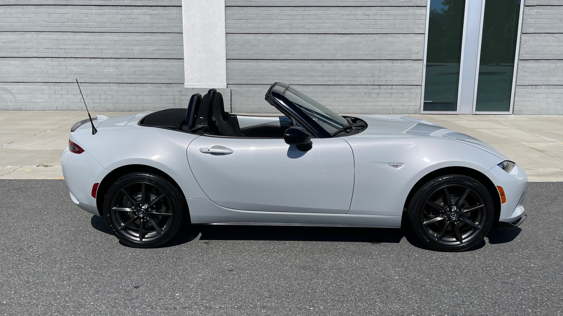 Used 2016 Mazda MX-5 Miata Club / 6SPD / SOFT TOP / 4CYL for sale Sold at Formula Imports in Charlotte NC 28227 8