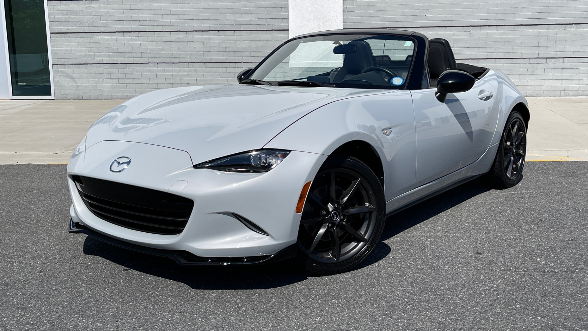 Used 2016 Mazda MX-5 Miata Club / 6SPD / SOFT TOP / 4CYL for sale Sold at Formula Imports in Charlotte NC 28227 1