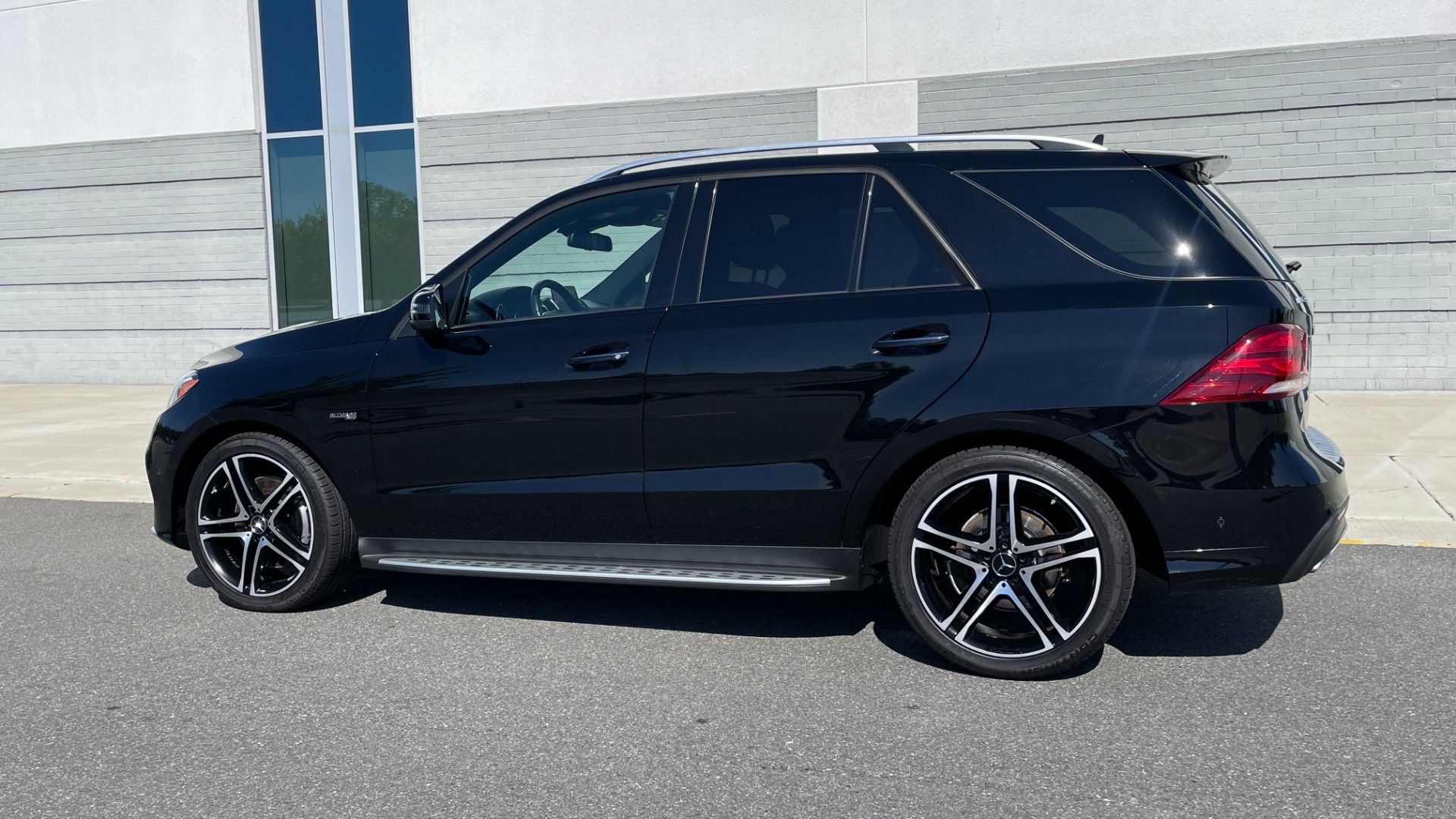 Used 2019 Mercedes-Benz GLE AMG GLE 43 / PREMIUM 2 PACKAGE / 21IN WHEELS / PANORAMIC SUNROOF / PIANO BL for sale $50,995 at Formula Imports in Charlotte NC 28227 4