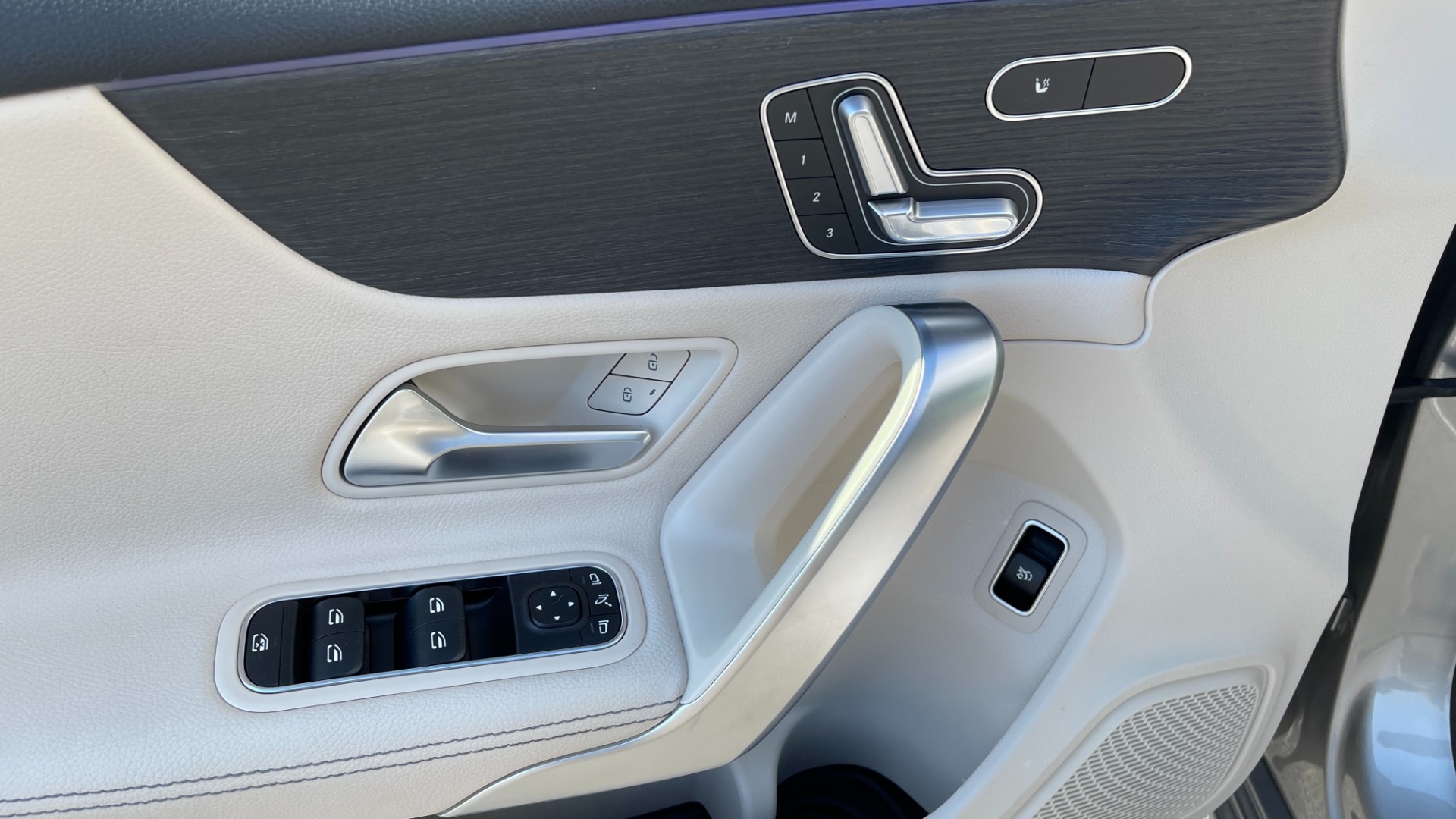 Used 2019 Mercedes-Benz A-Class A220 / PREMIUM / AMBIENT LIGHTING / BLIND SPOT / WIRELESS CHARGING for sale Sold at Formula Imports in Charlotte NC 28227 26