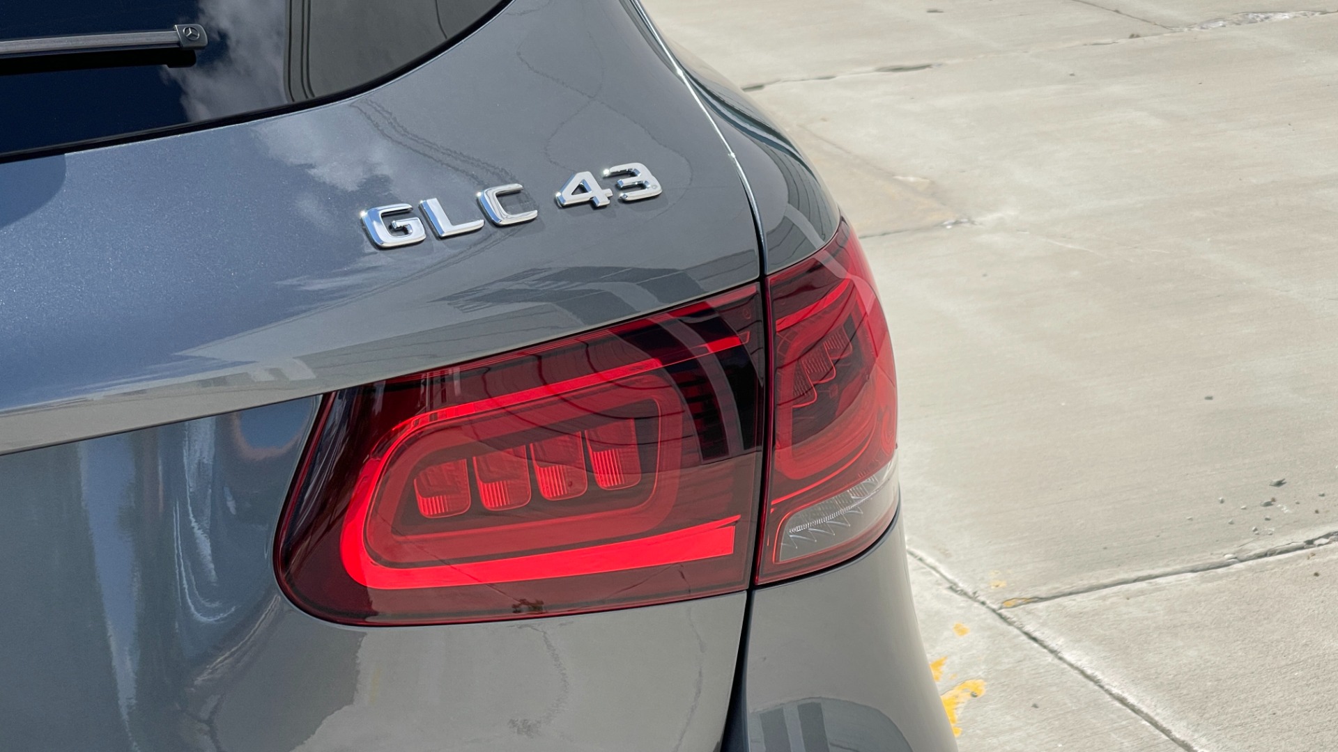Used 2022 Mercedes-Benz GLC AMG GLC 43 / CARBON FIBER / HEADS UP DISPLAY / ADVANCED SOUND / AMG EXHAUST for sale Sold at Formula Imports in Charlotte NC 28227 25