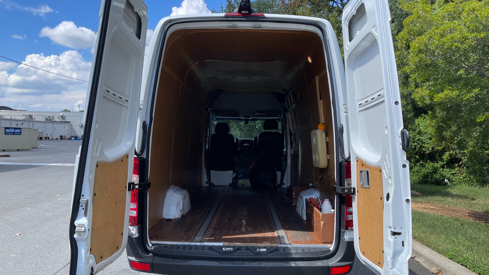 Used 2017 Mercedes-Benz SPRINTER CARGO VAN WORKER / DIESEL / AC / INSULATED / REAR AIR / BACKUP CAMERA / CLOTH SEATS / for sale $16,999 at Formula Imports in Charlotte NC 28227 10