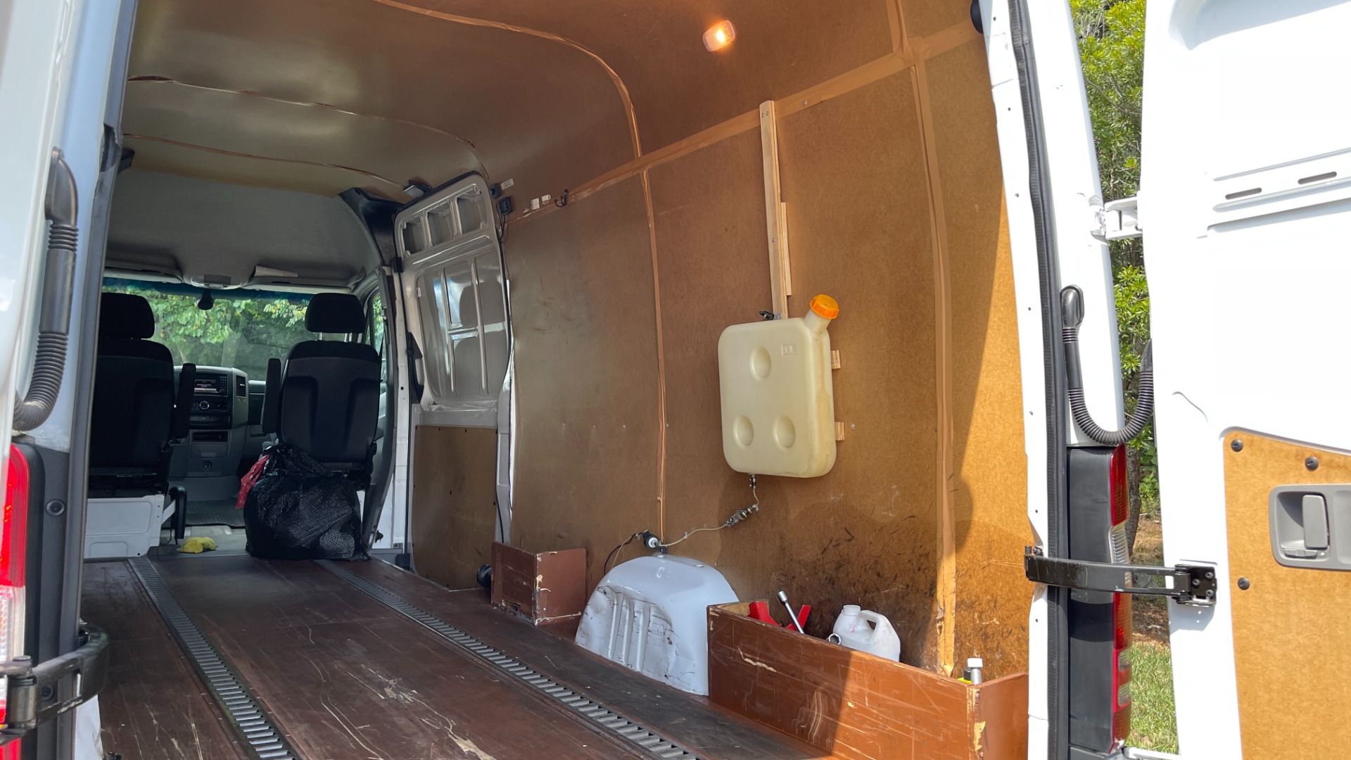 Used 2017 Mercedes-Benz SPRINTER CARGO VAN WORKER / DIESEL / AC / INSULATED / REAR AIR / BACKUP CAMERA / CLOTH SEATS / for sale $16,999 at Formula Imports in Charlotte NC 28227 11
