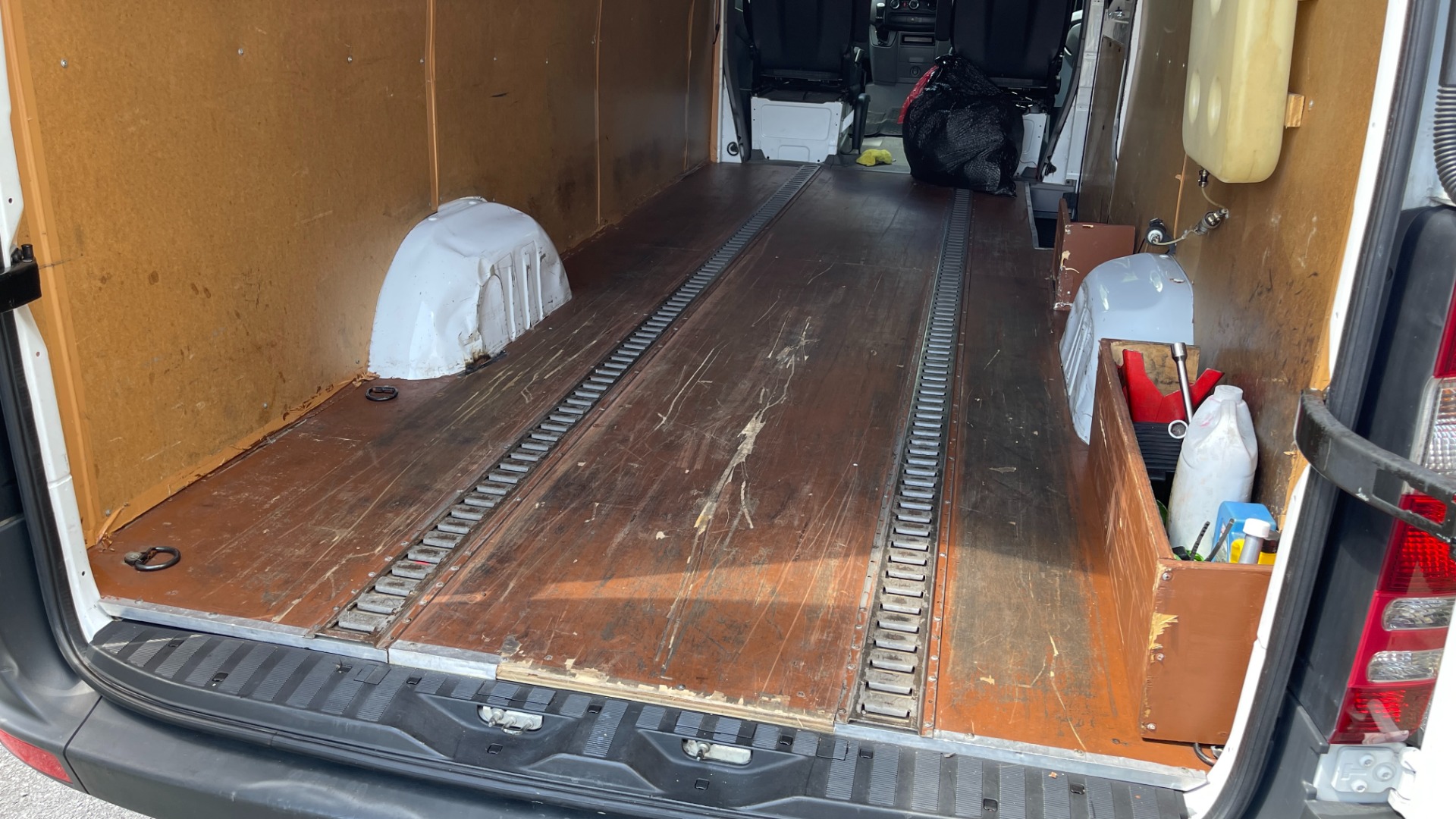 Used 2017 Mercedes-Benz SPRINTER CARGO VAN WORKER / DIESEL / AC / INSULATED / REAR AIR / BACKUP CAMERA / CLOTH SEATS / for sale $16,999 at Formula Imports in Charlotte NC 28227 14