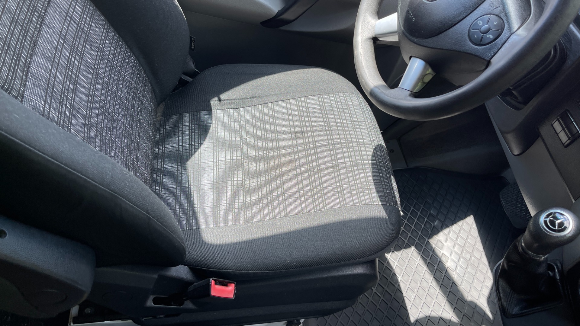 Used 2017 Mercedes-Benz SPRINTER CARGO VAN WORKER / DIESEL / AC / INSULATED / REAR AIR / BACKUP CAMERA / CLOTH SEATS / for sale Sold at Formula Imports in Charlotte NC 28227 20