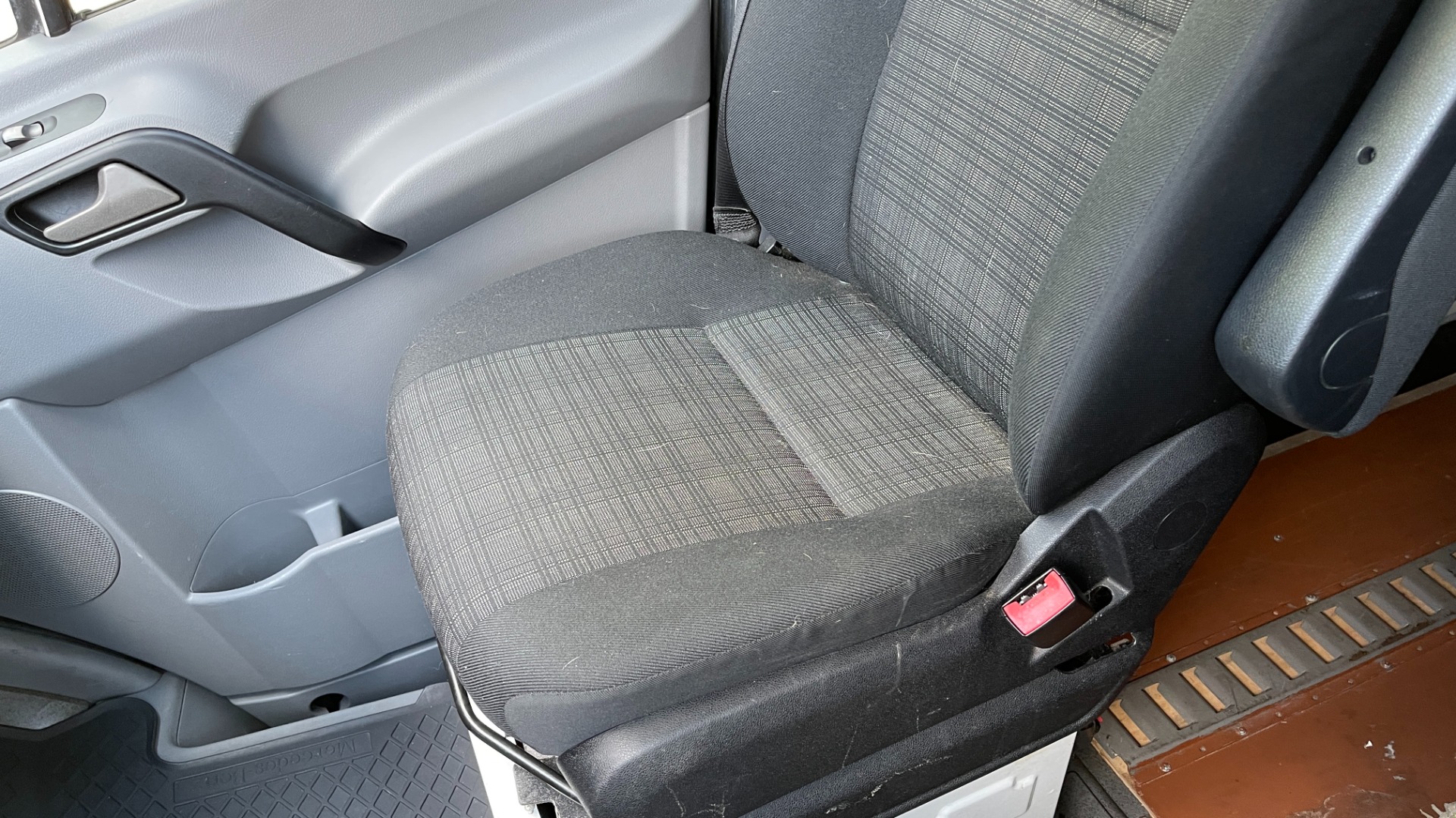 Used 2017 Mercedes-Benz SPRINTER CARGO VAN WORKER / DIESEL / AC / INSULATED / REAR AIR / BACKUP CAMERA / CLOTH SEATS / for sale $16,999 at Formula Imports in Charlotte NC 28227 23