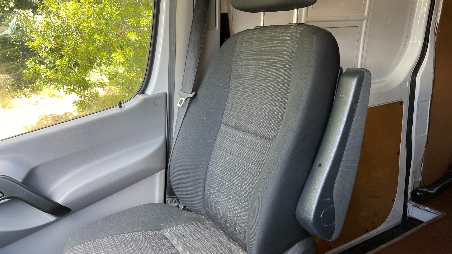 Used 2017 Mercedes-Benz SPRINTER CARGO VAN WORKER / DIESEL / AC / INSULATED / REAR AIR / BACKUP CAMERA / CLOTH SEATS / for sale $16,999 at Formula Imports in Charlotte NC 28227 24