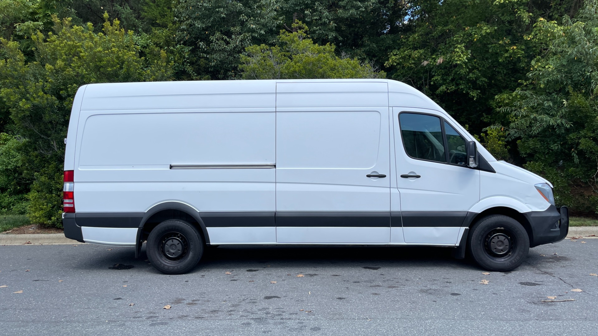 Used 2017 Mercedes-Benz SPRINTER CARGO VAN WORKER / DIESEL / AC / INSULATED / REAR AIR / BACKUP CAMERA / CLOTH SEATS / for sale $16,999 at Formula Imports in Charlotte NC 28227 3