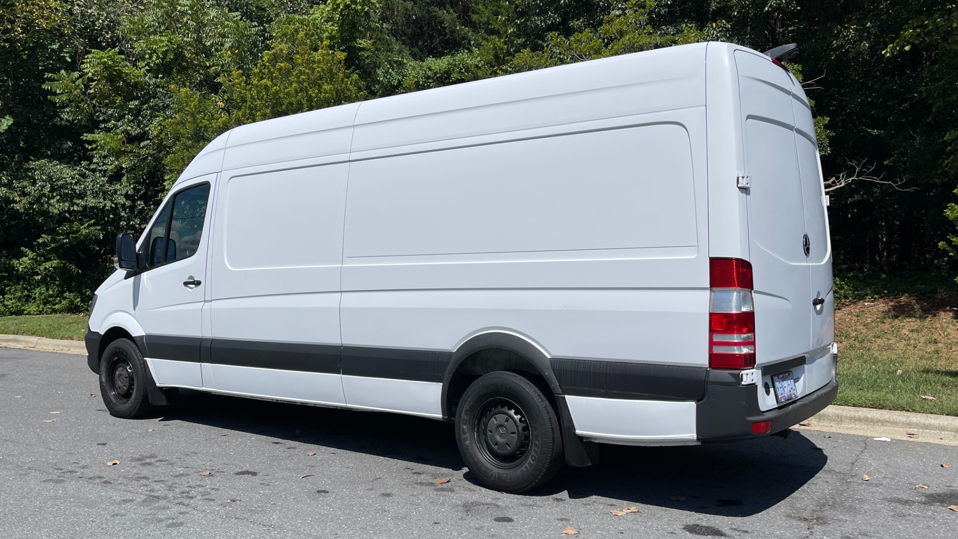 Used 2017 Mercedes-Benz SPRINTER CARGO VAN WORKER / DIESEL / AC / INSULATED / REAR AIR / BACKUP CAMERA / CLOTH SEATS / for sale $16,999 at Formula Imports in Charlotte NC 28227 4