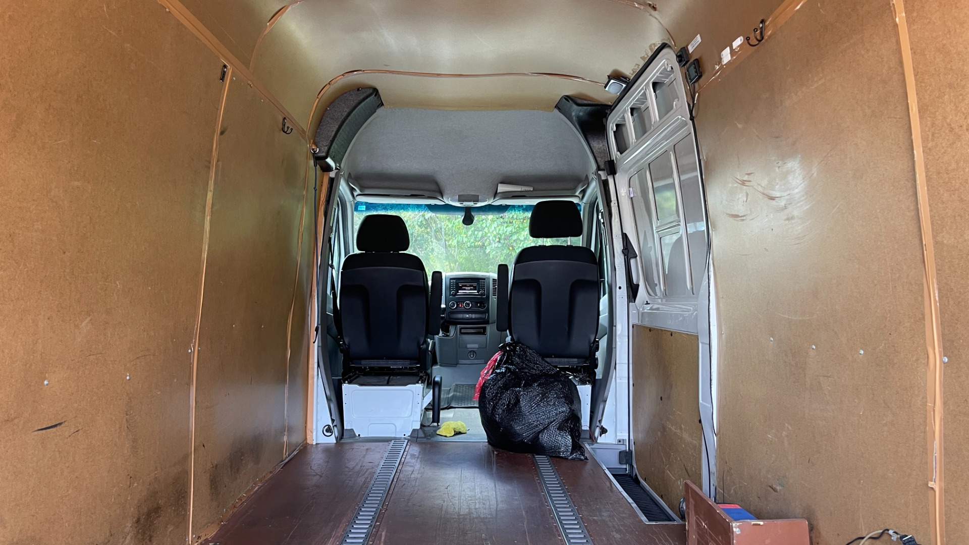 Used 2017 Mercedes-Benz SPRINTER CARGO VAN WORKER / DIESEL / AC / INSULATED / REAR AIR / BACKUP CAMERA / CLOTH SEATS / for sale $16,999 at Formula Imports in Charlotte NC 28227 44