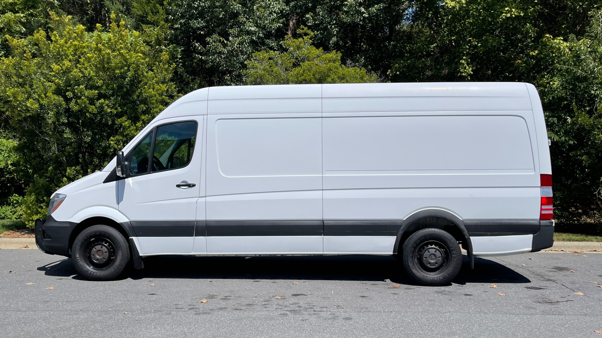 Used 2017 Mercedes-Benz SPRINTER CARGO VAN WORKER / DIESEL / AC / INSULATED / REAR AIR / BACKUP CAMERA / CLOTH SEATS / for sale $16,999 at Formula Imports in Charlotte NC 28227 5