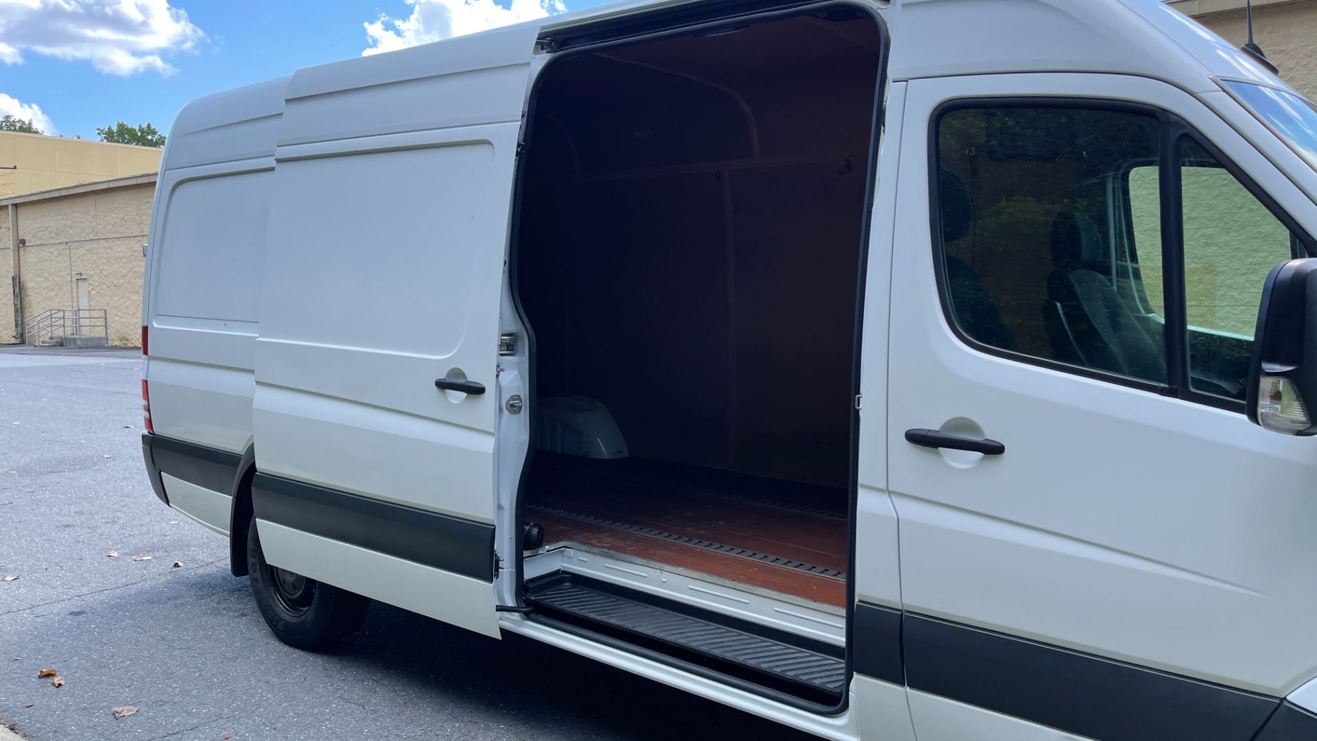 Used 2017 Mercedes-Benz SPRINTER CARGO VAN WORKER / DIESEL / AC / INSULATED / REAR AIR / BACKUP CAMERA / CLOTH SEATS / for sale $16,999 at Formula Imports in Charlotte NC 28227 9