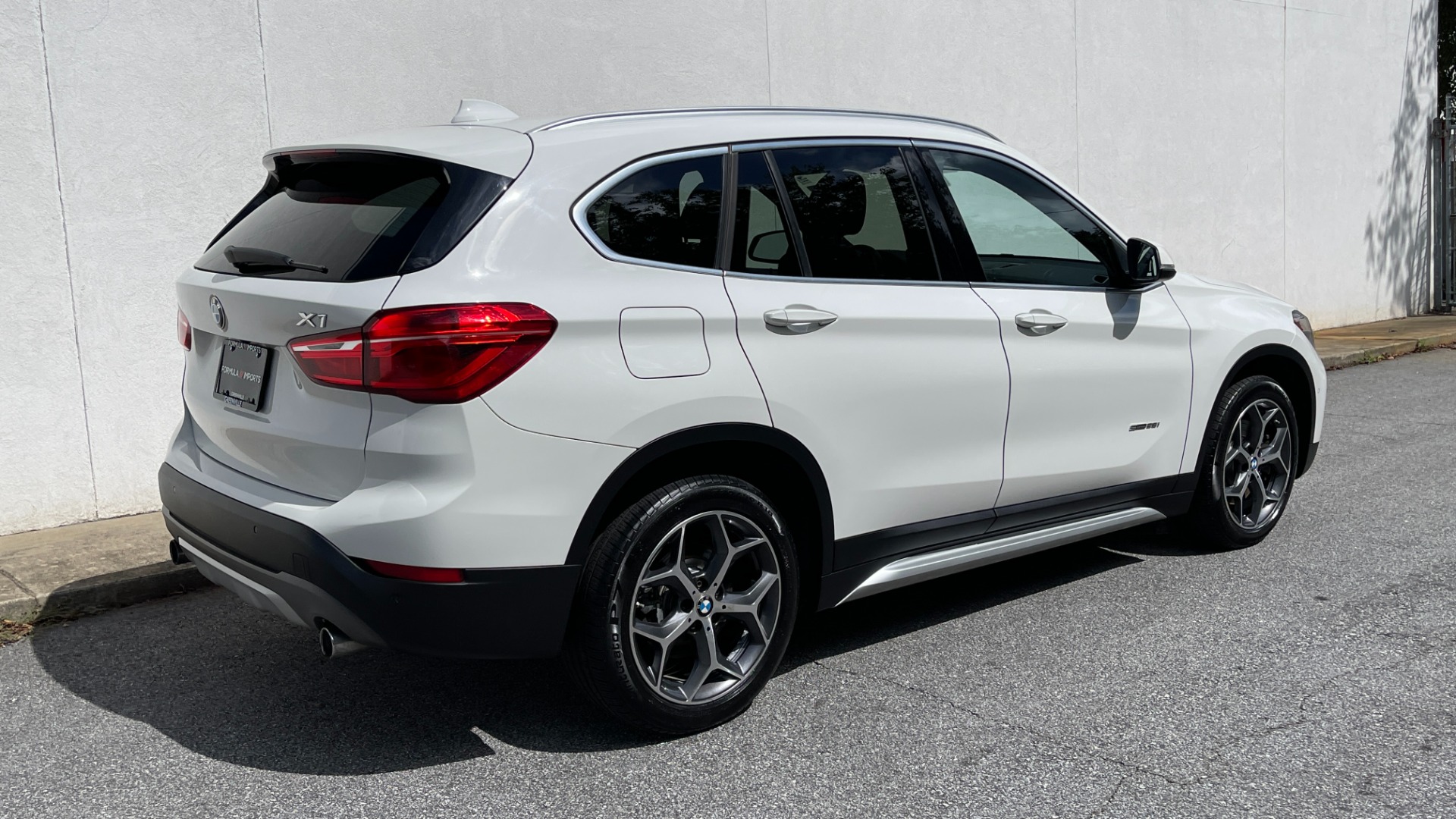 Used 2018 BMW X1 sDrive28i / PARK DISTANCE / BACKUP CAMERA / HEATED SEATS for sale $21,925 at Formula Imports in Charlotte NC 28227 4