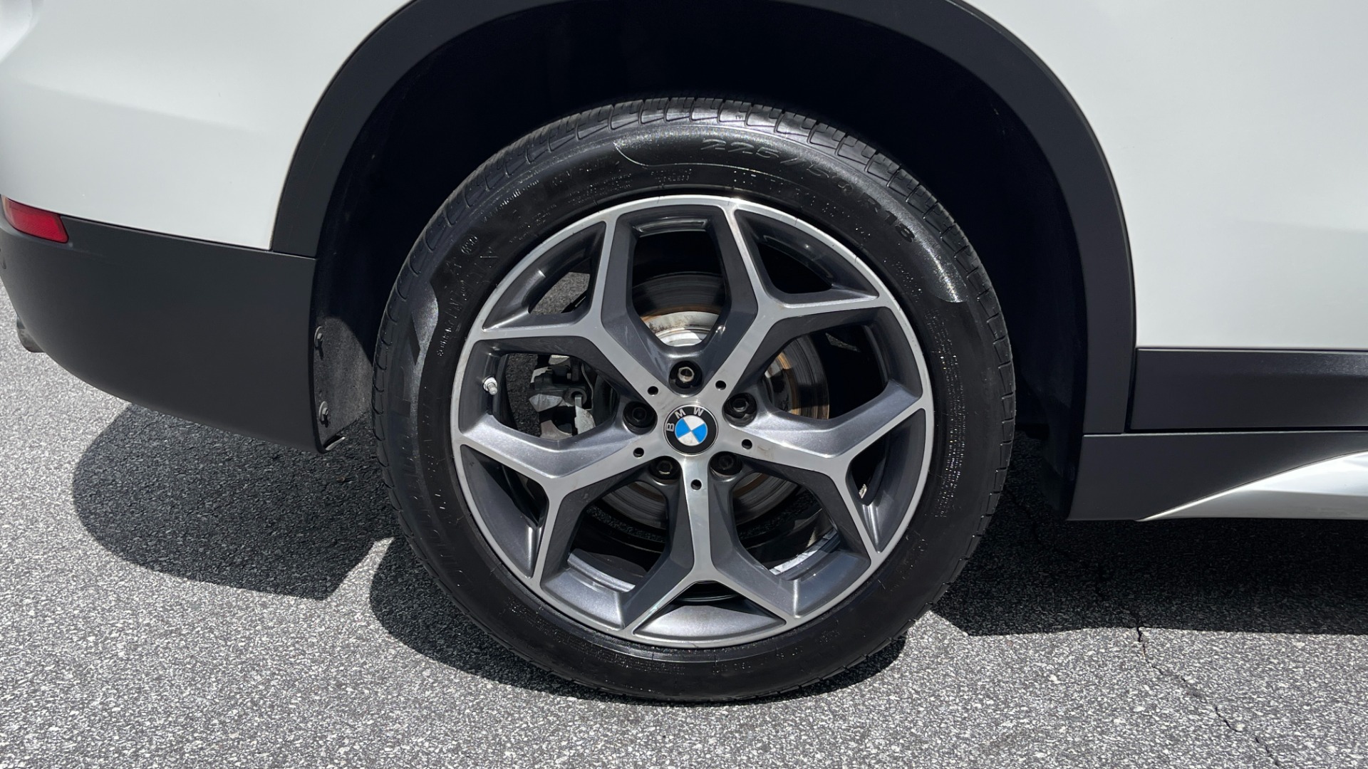 Used 2018 BMW X1 sDrive28i / PARK DISTANCE / BACKUP CAMERA / HEATED SEATS for sale $21,925 at Formula Imports in Charlotte NC 28227 40