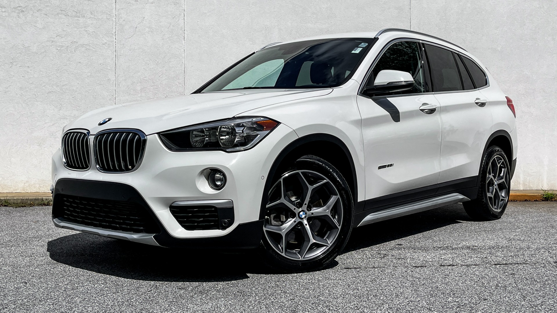 Used 2018 BMW X1 sDrive28i / PARK DISTANCE / BACKUP CAMERA / HEATED SEATS for sale $21,925 at Formula Imports in Charlotte NC 28227 1