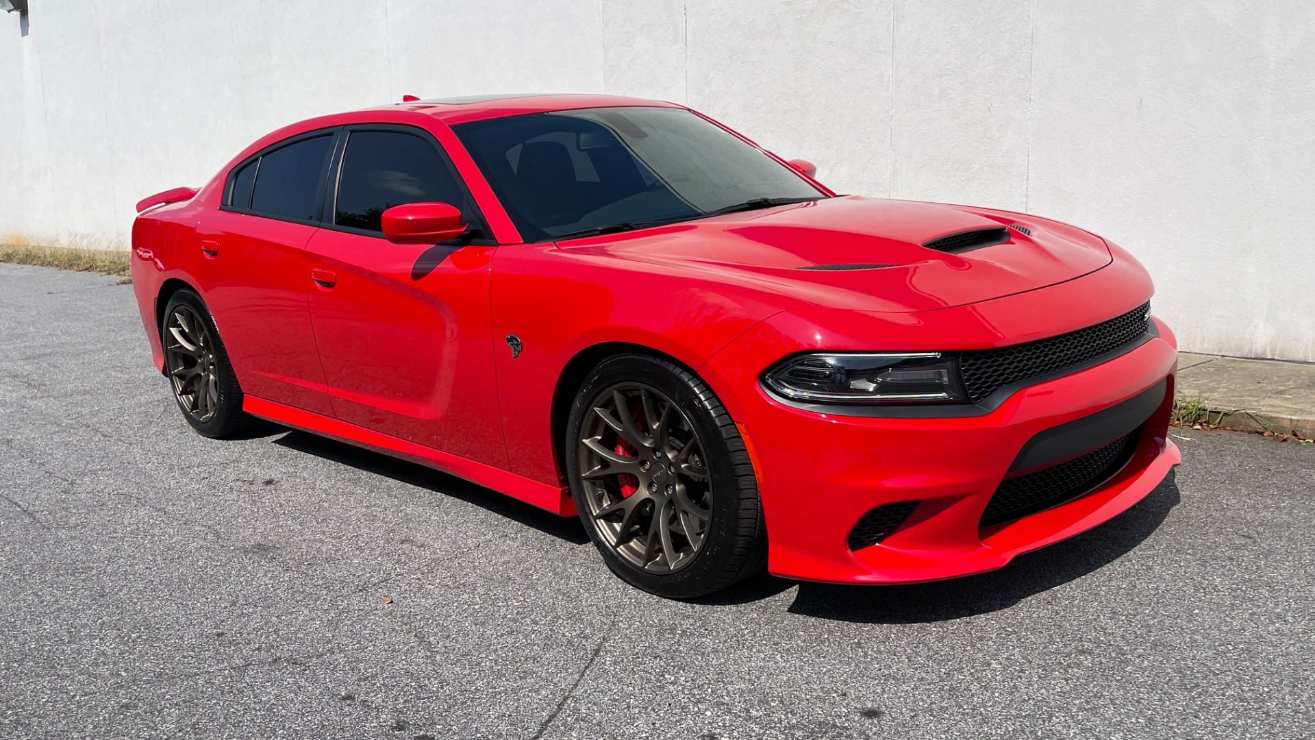 Used 2017 Dodge Charger SRT HELLCAT / HEMI SUPERCHARGED / 20IN WHEELS / SUNROOF / RED SEAT BELTS for sale $63,750 at Formula Imports in Charlotte NC 28227 4