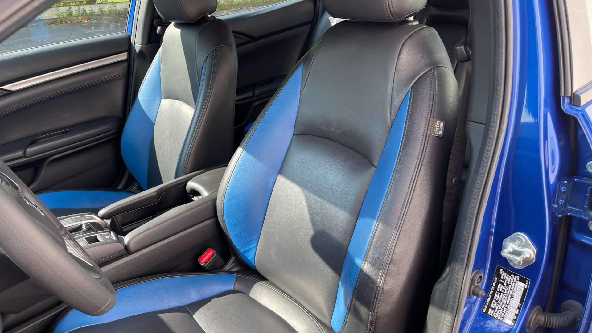 Used 2018 Honda Civic Hatchback EX / LEATHER / BACKUP CAMERA / ALLOY WHEELS for sale $26,495 at Formula Imports in Charlotte NC 28227 10