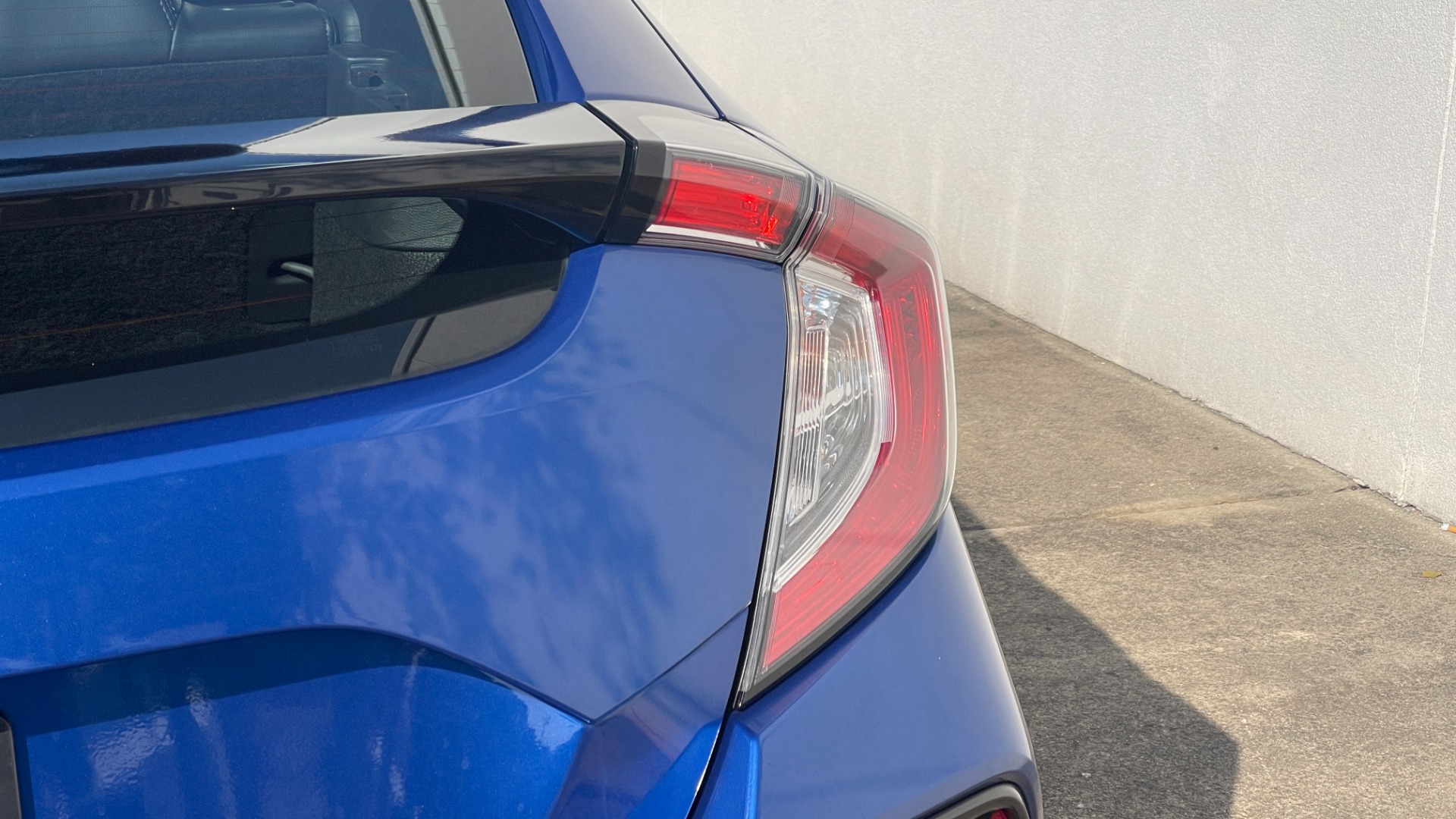 Used 2018 Honda Civic Hatchback EX / LEATHER / BACKUP CAMERA / ALLOY WHEELS for sale Sold at Formula Imports in Charlotte NC 28227 19