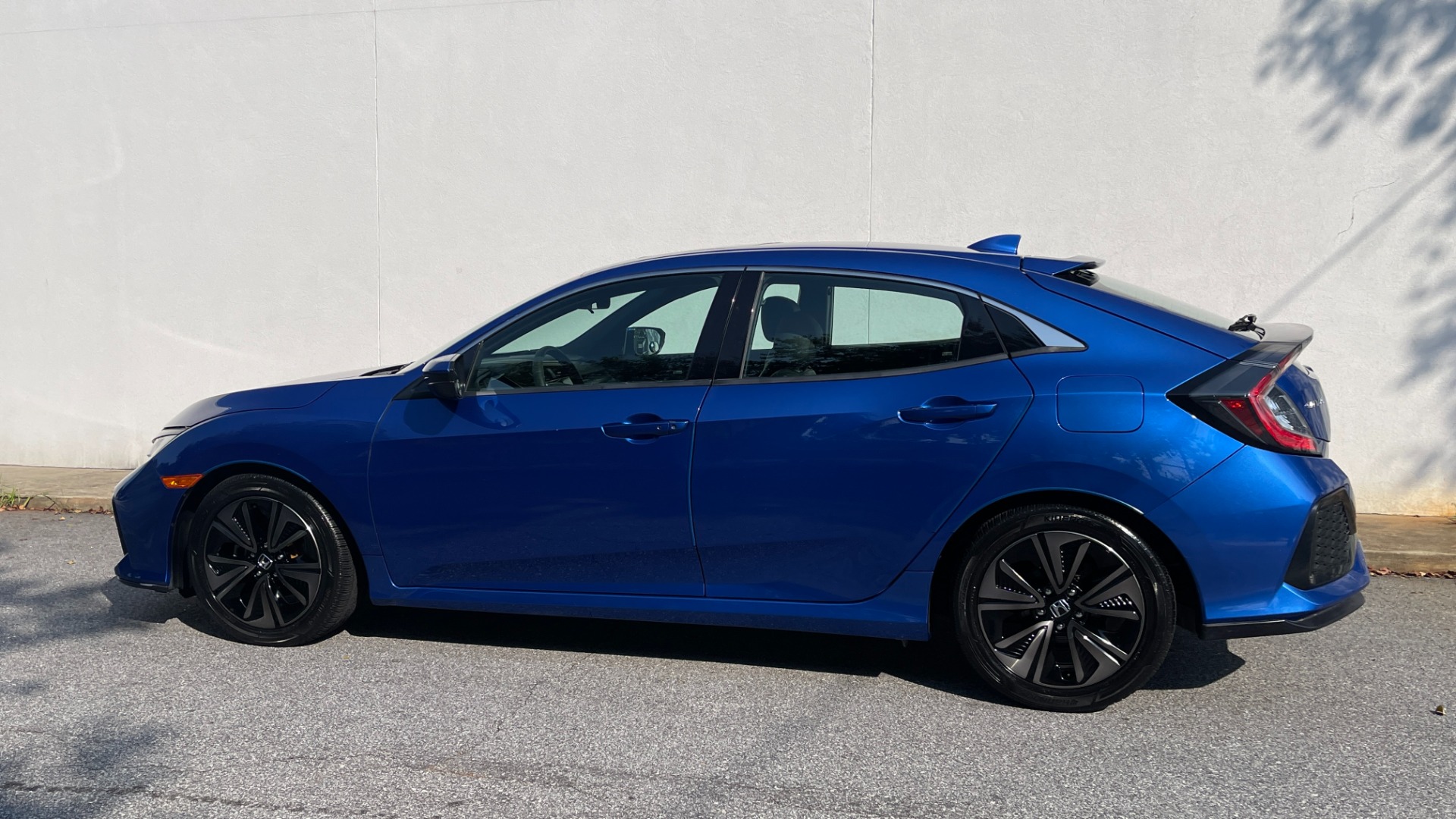 Used 2018 Honda Civic Hatchback EX / LEATHER / BACKUP CAMERA / ALLOY WHEELS for sale Sold at Formula Imports in Charlotte NC 28227 2