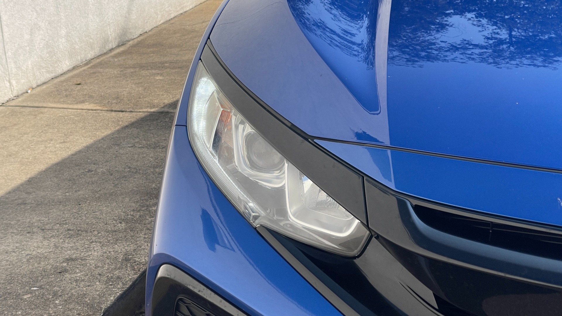 Used 2018 Honda Civic Hatchback EX / LEATHER / BACKUP CAMERA / ALLOY WHEELS for sale Sold at Formula Imports in Charlotte NC 28227 21